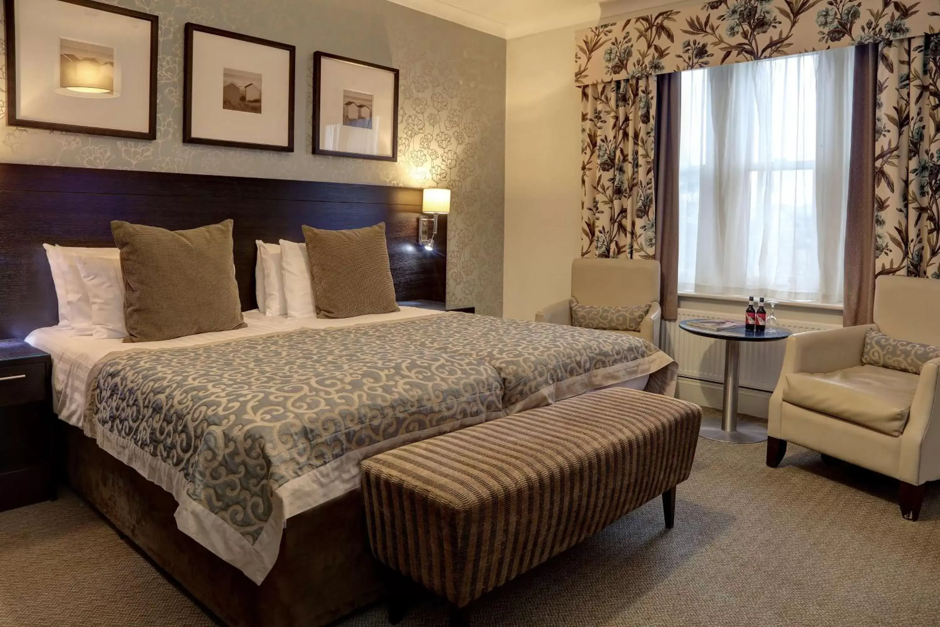 Deluxe Twin Room in Norfolk Royale Hotel Deluxe Twin Room in Norfolk Royale Hotel