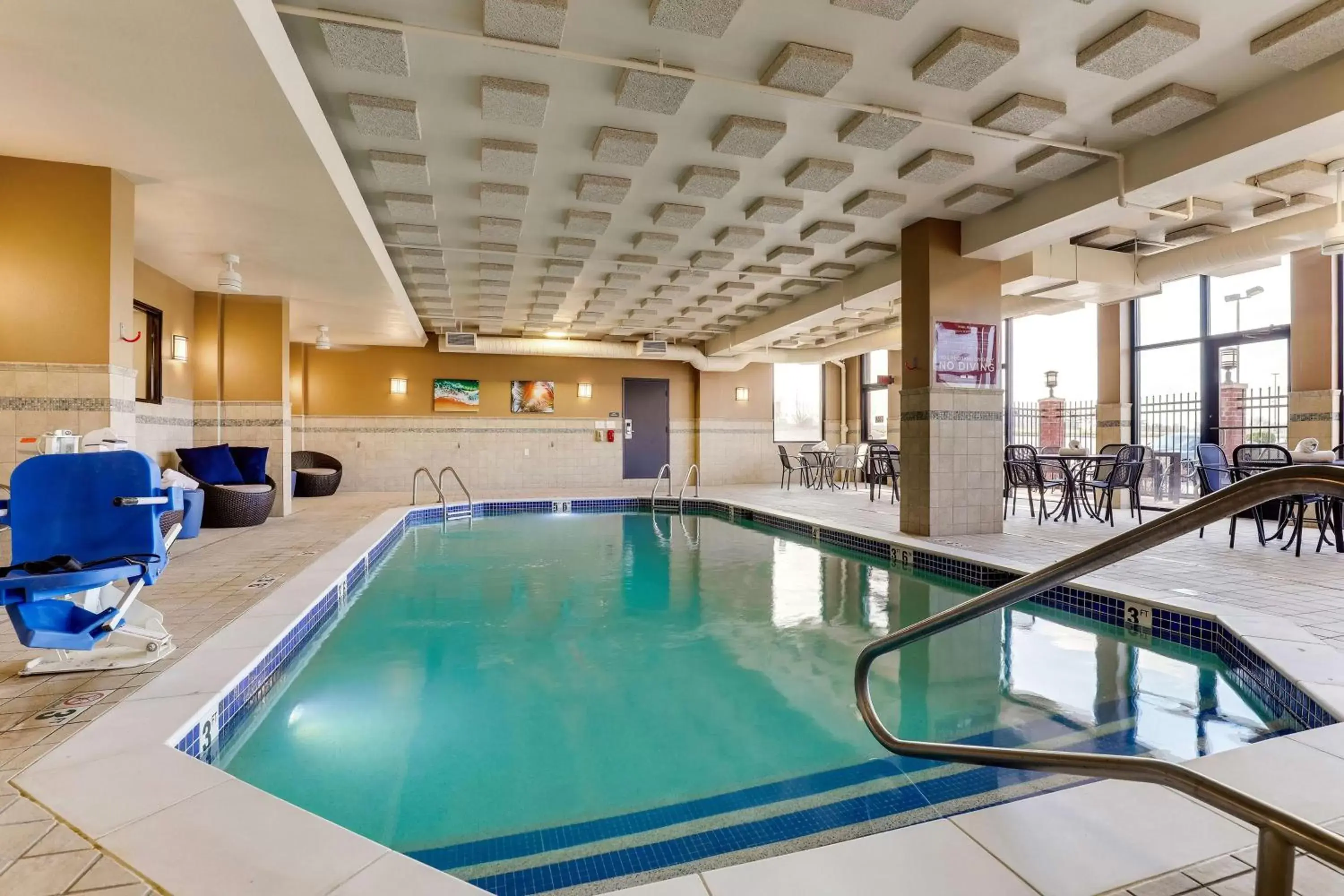 Pool view, Swimming Pool in Drury Inn & Suites St. Louis St. Peters