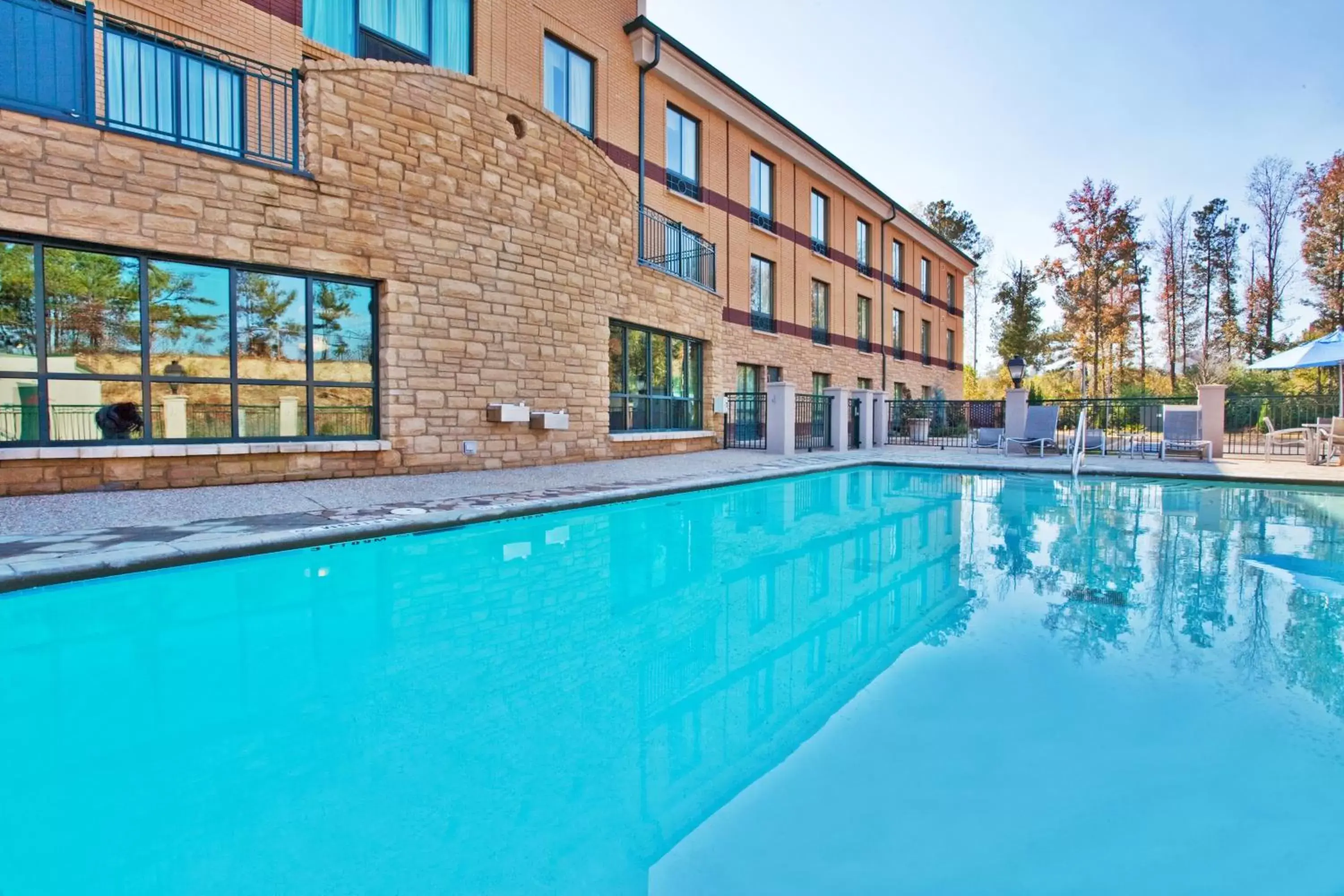 Swimming pool, Property Building in Holiday Inn Express Hotel & Suites Macon-West, an IHG Hotel