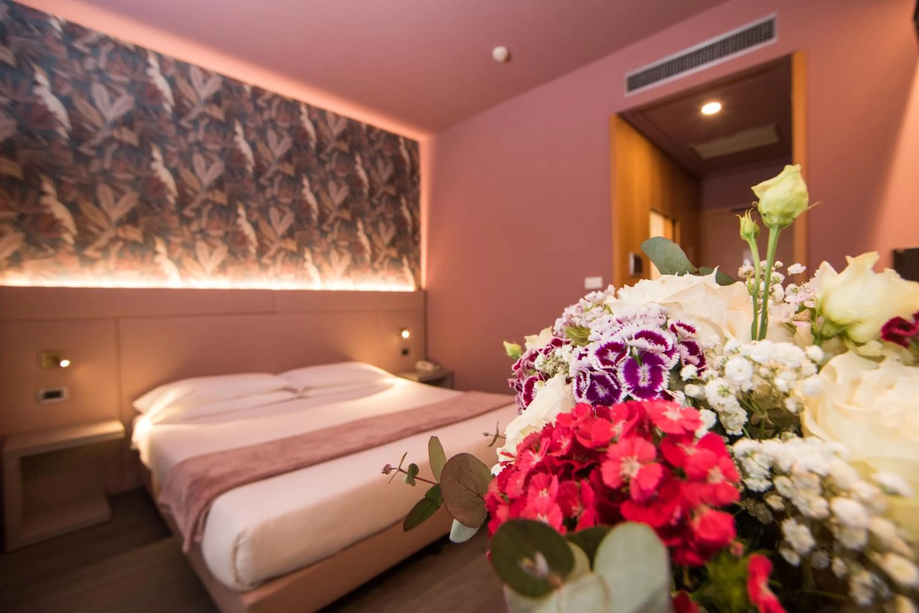 Bedroom, Bed in Hotel Ristorante Ala d'Oro