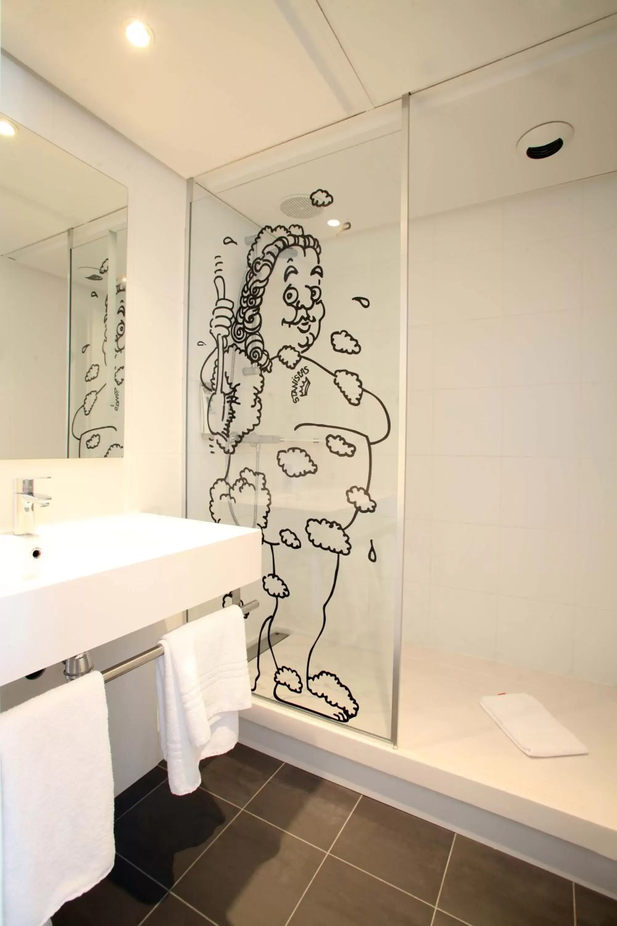 Shower, Bathroom in ibis Styles Nancy Sud