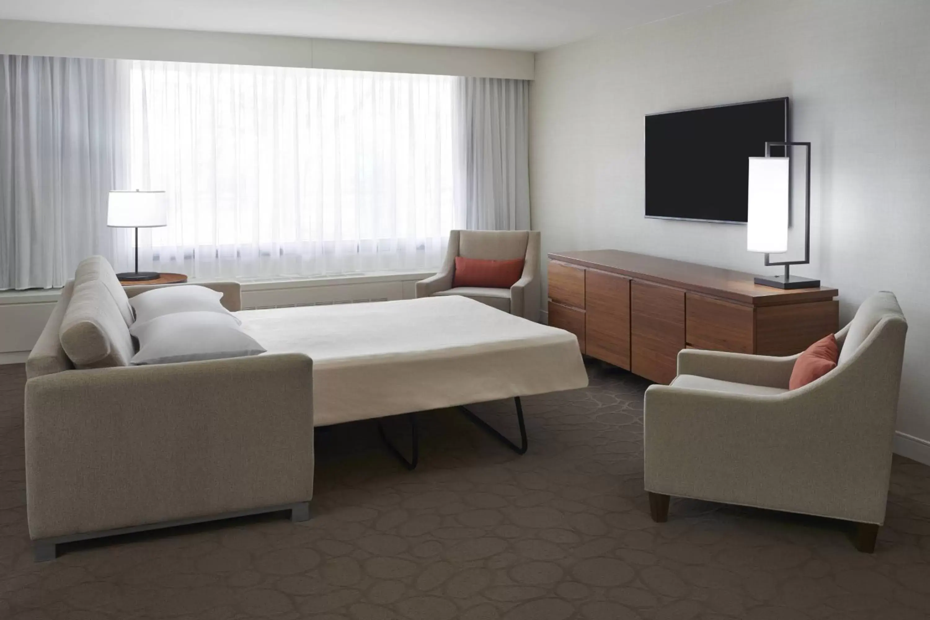 Photo of the whole room, Seating Area in Delta Hotels by Marriott Toronto Airport & Conference Centre