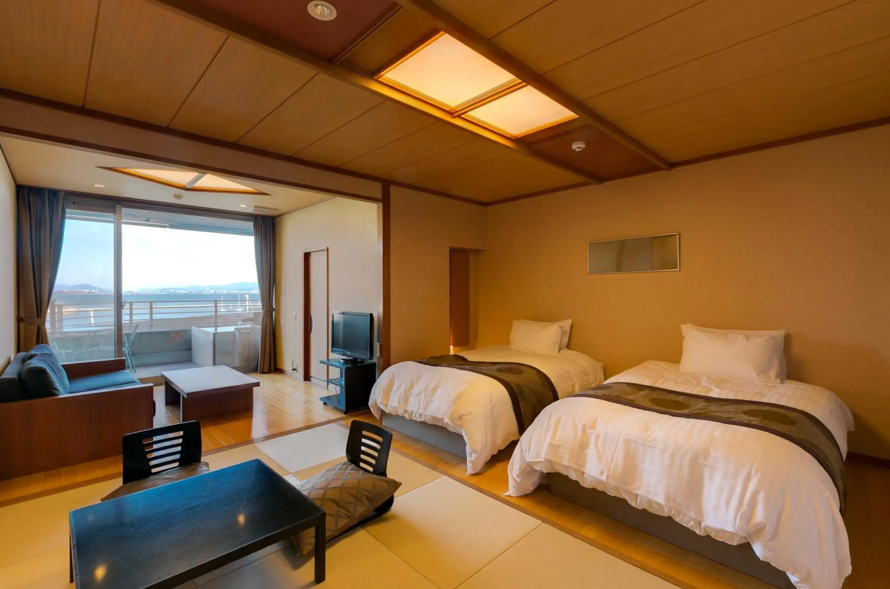 Photo of the whole room in Biwako Ryokusuitei