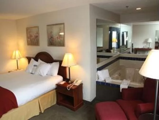 Photo of the whole room, Bed in Baymont by Wyndham Rolla