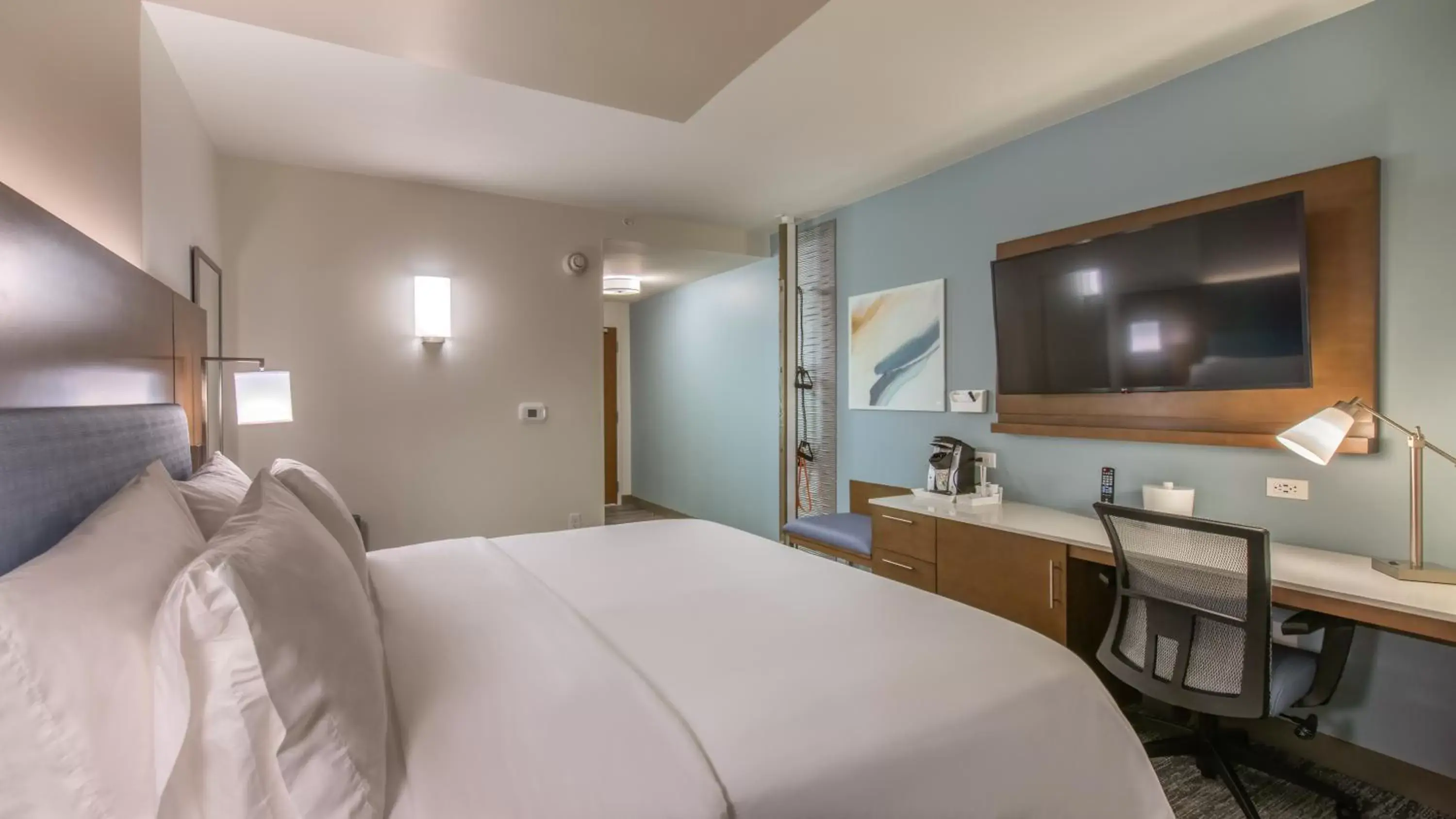 Guests, Bed in EVEN Hotel Atlanta - Cobb Galleria, an IHG Hotel