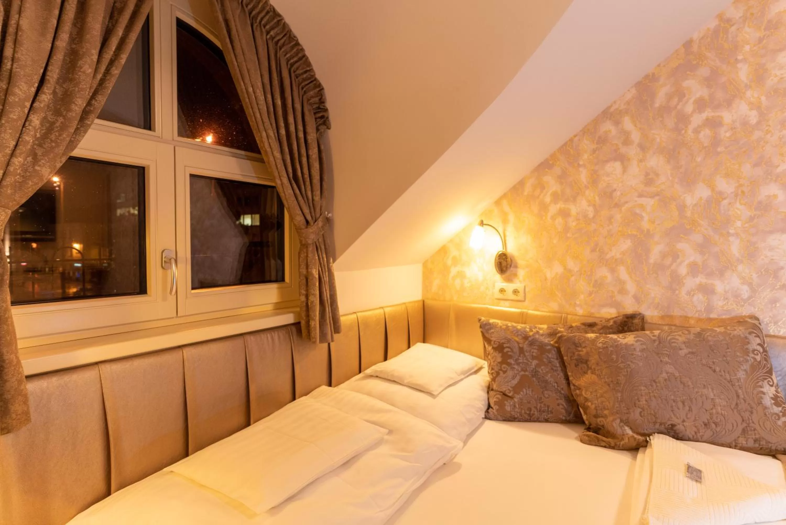 Photo of the whole room, Bed in Teátrum Boutique Hotel