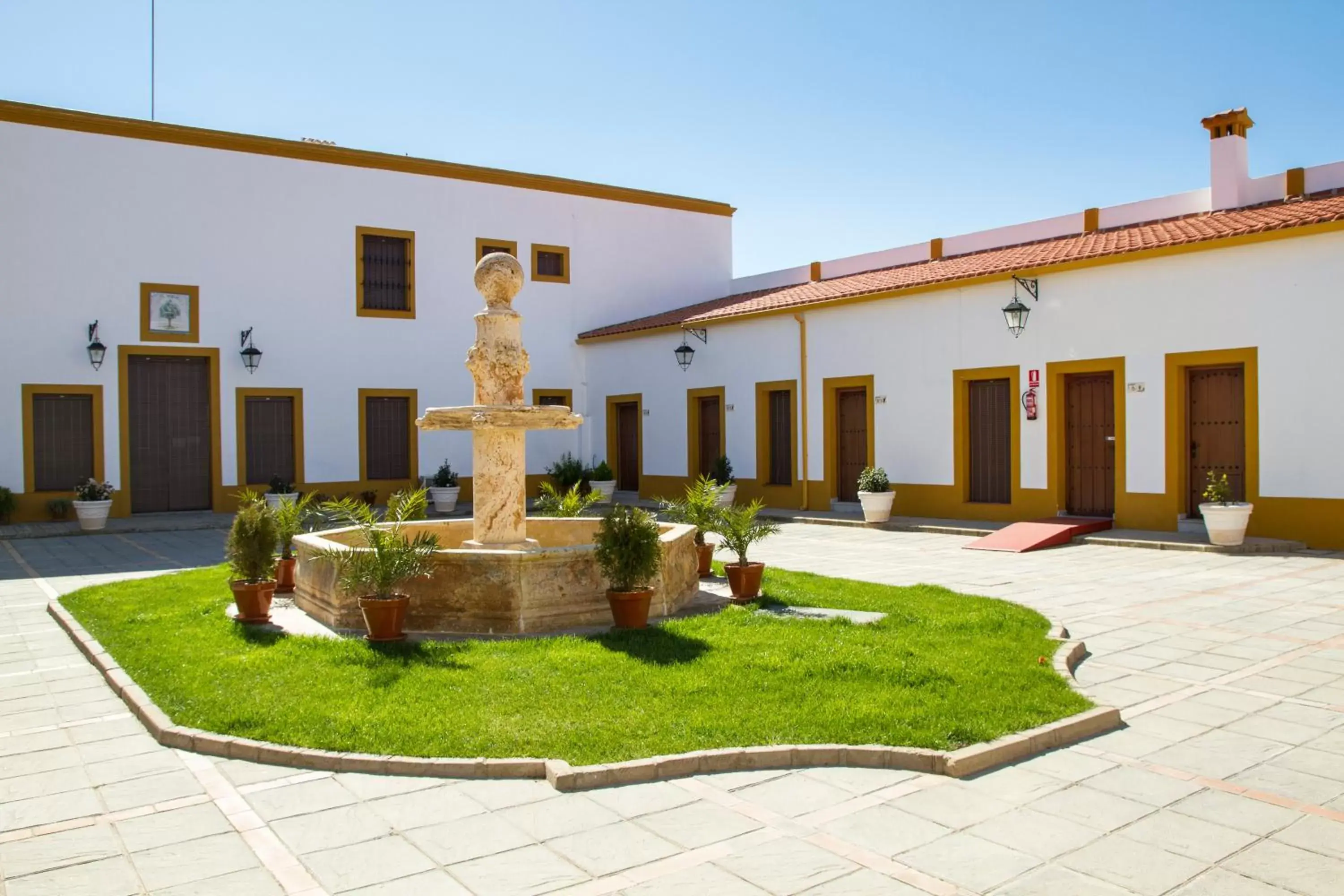 Patio, Property Building in Hotel Bodega el Moral