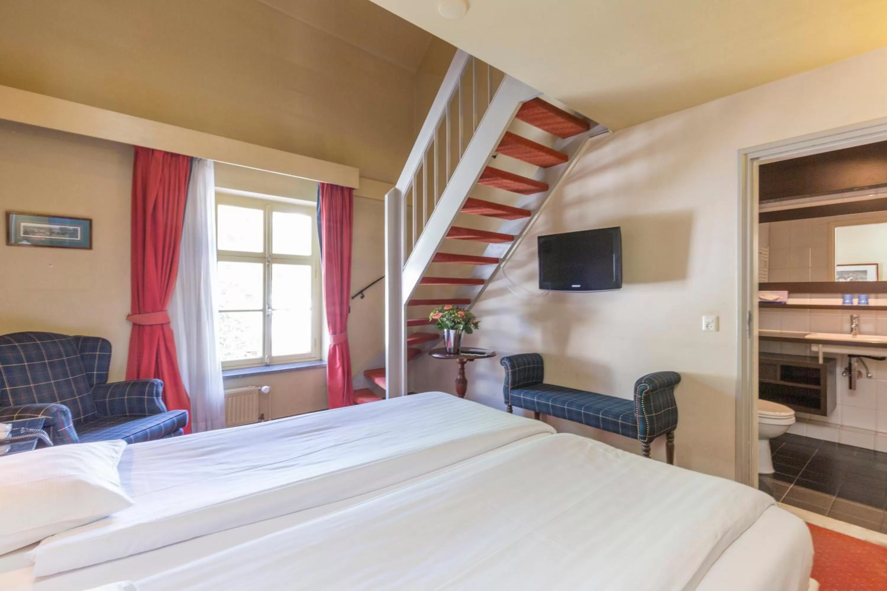 Bedroom, Bed in Fletcher Hotel-Restaurant Kasteel Erenstein