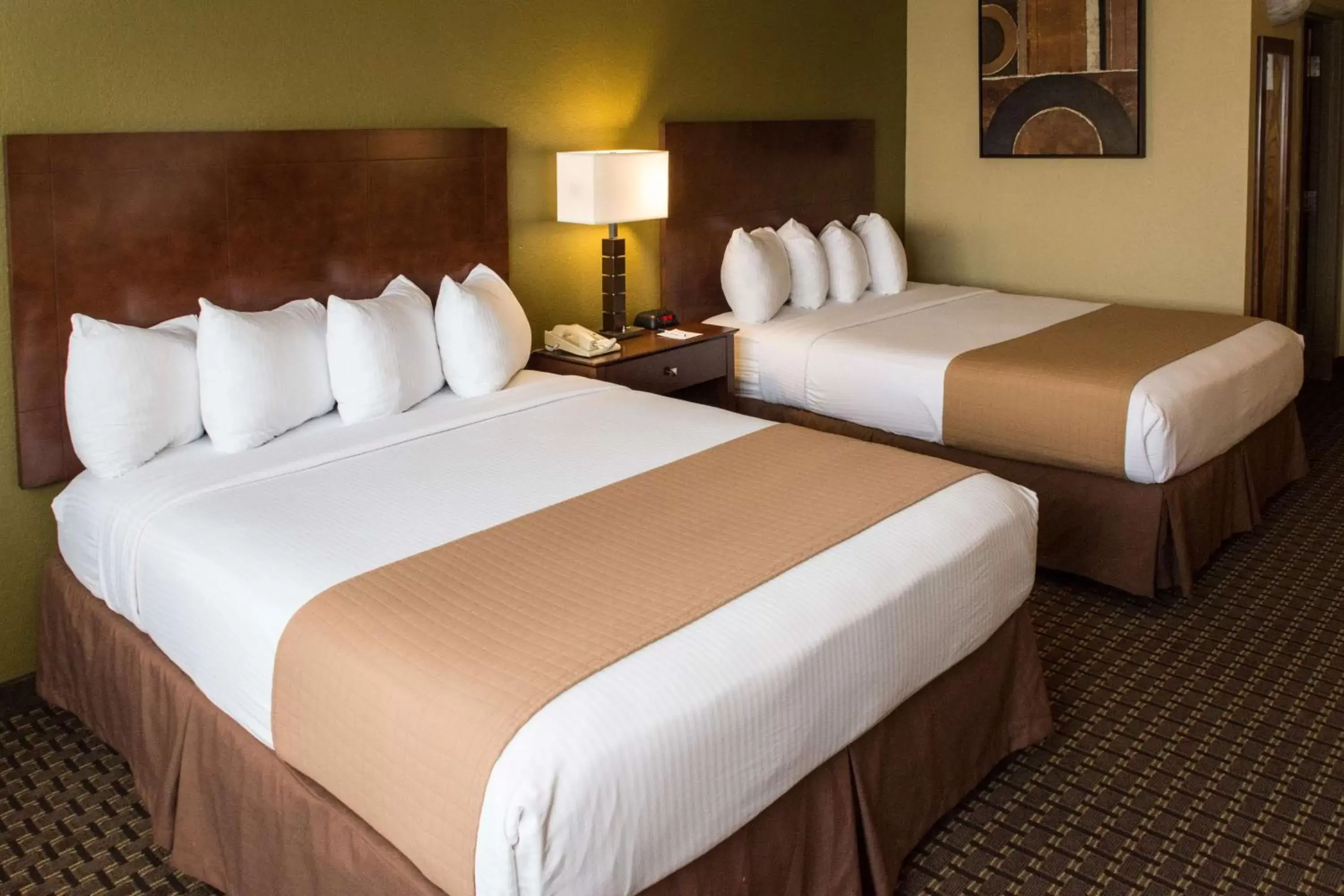 Queen Room with Two Queen Beds and Bath Tub - Mobility Accessible/Non-Smoking in Best Western Executive Inn Kenosha - Pleasant Prairie Queen Room with Two Queen Beds and Bath Tub - Mobility Accessible/Non-Smoking in Best Western Executive Inn Kenosha - Pleasant Prairie