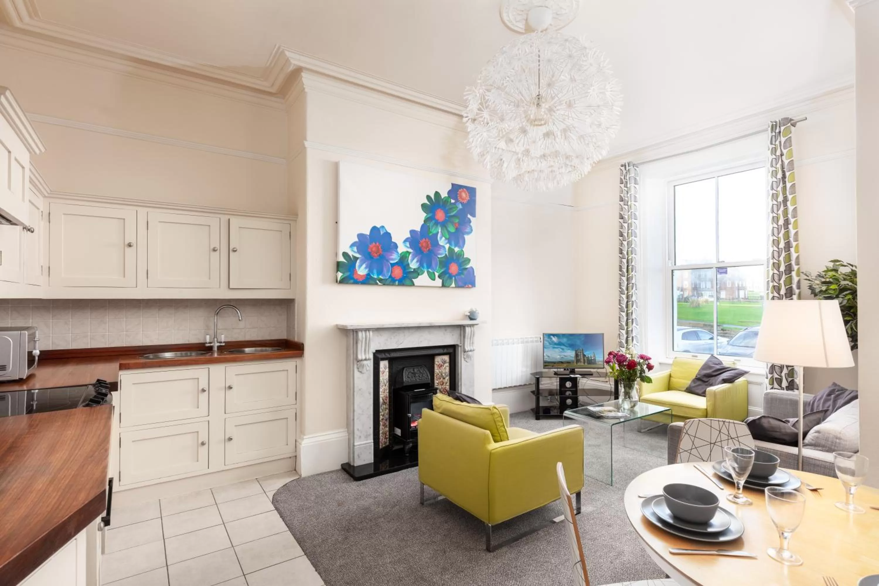 Two-Bedroom Apartment with Sea View in Discovery Accommodation