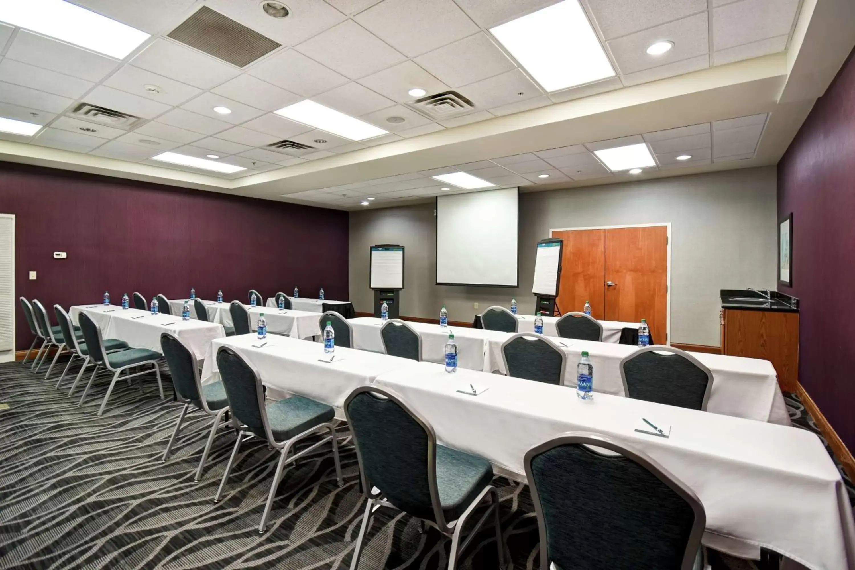 Meeting/conference room in Homewood Suites by Hilton Cincinnati-Milford