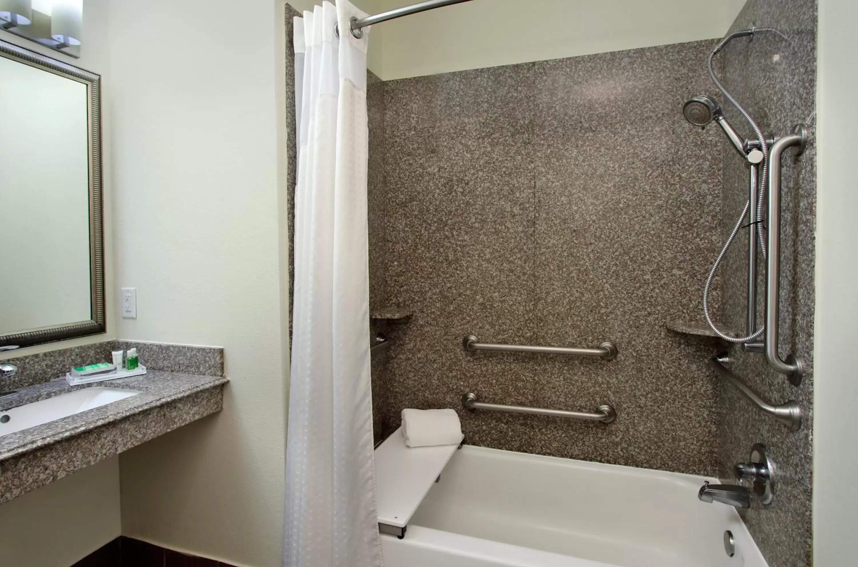 Photo of the whole room, Bathroom in Holiday Inn Hammond, an IHG Hotel