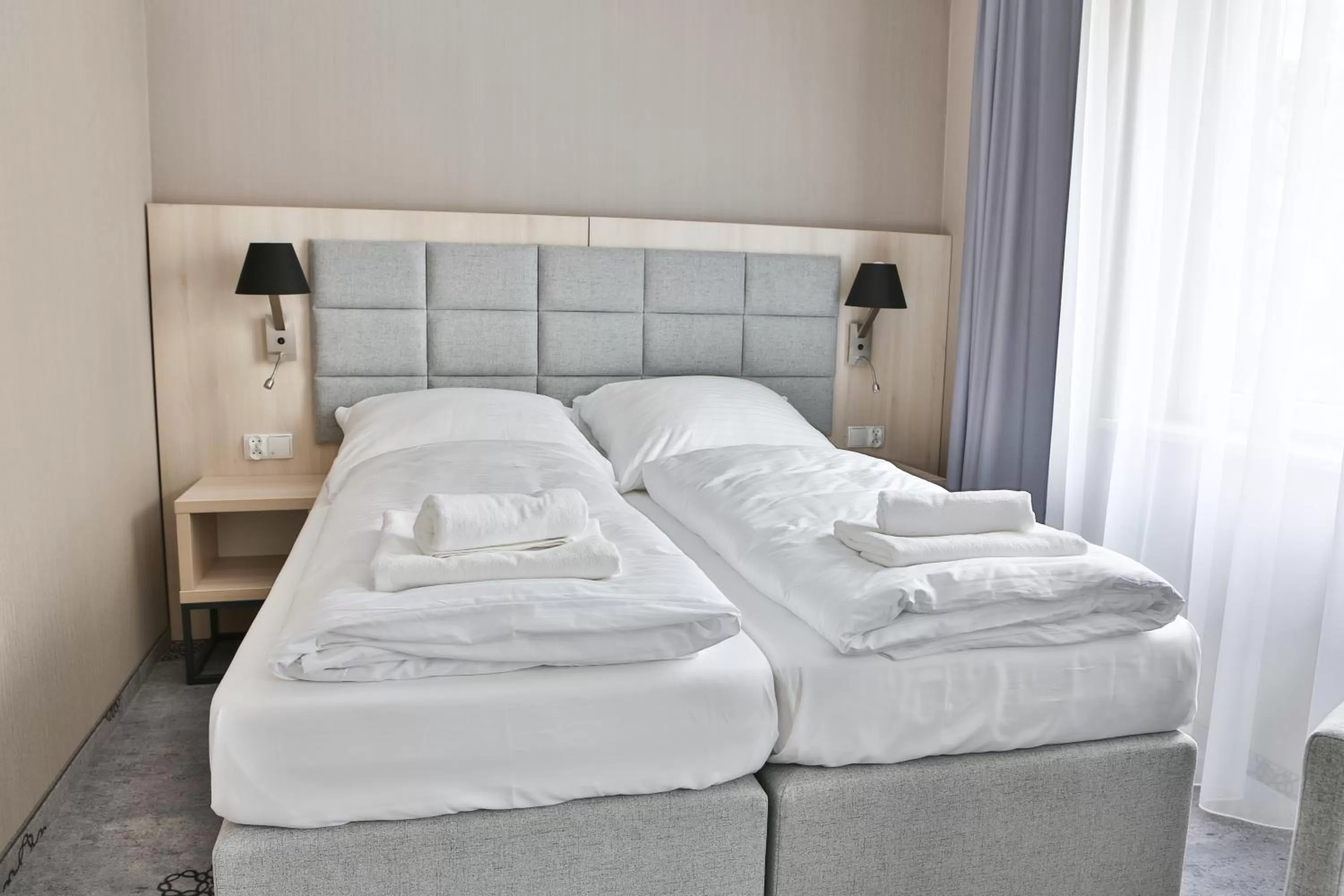 Bed in Hotel Lantier & Swimming Pool Zone