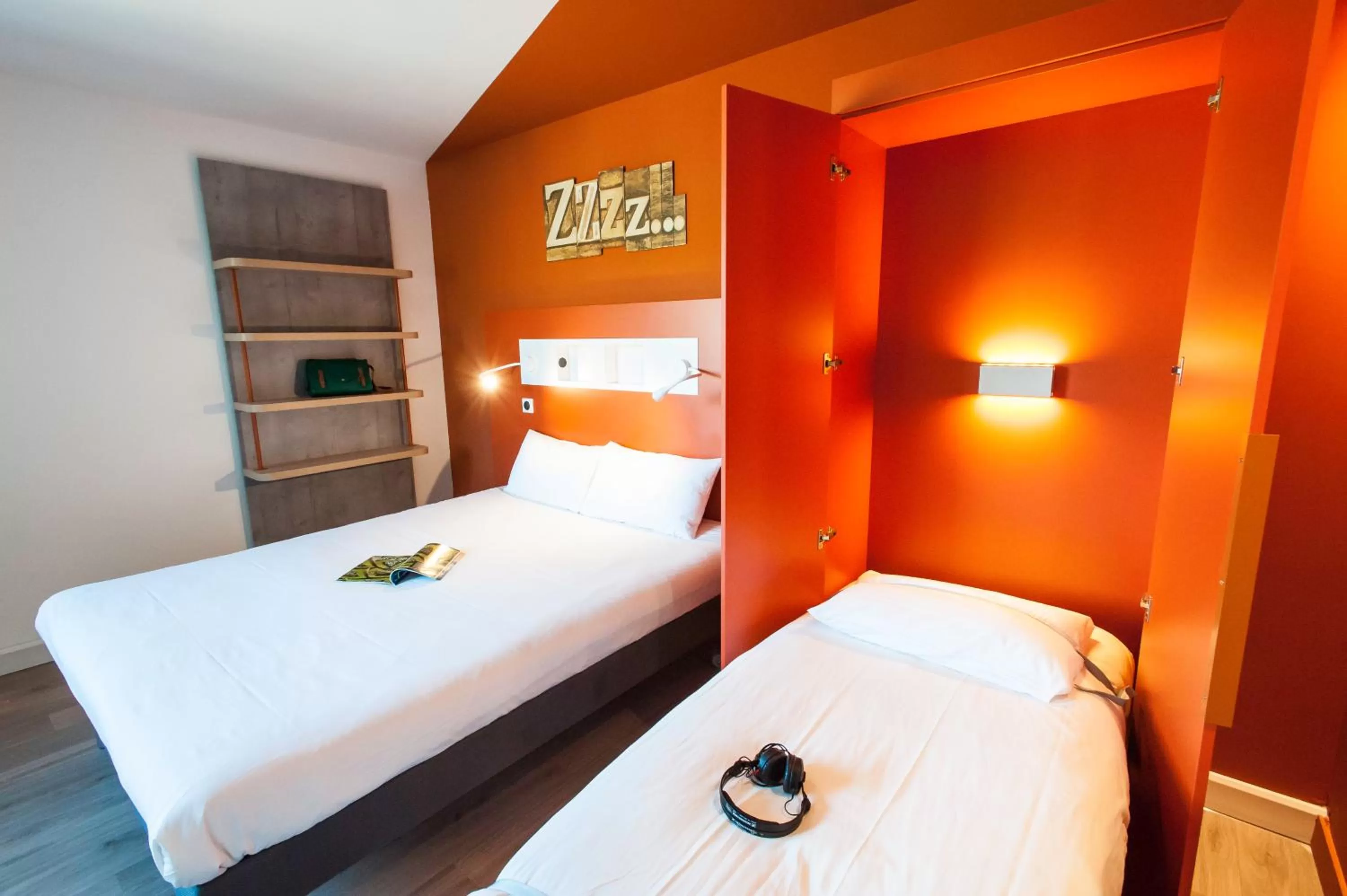 Staff, Bed in Ibis Budget Château-Thierry