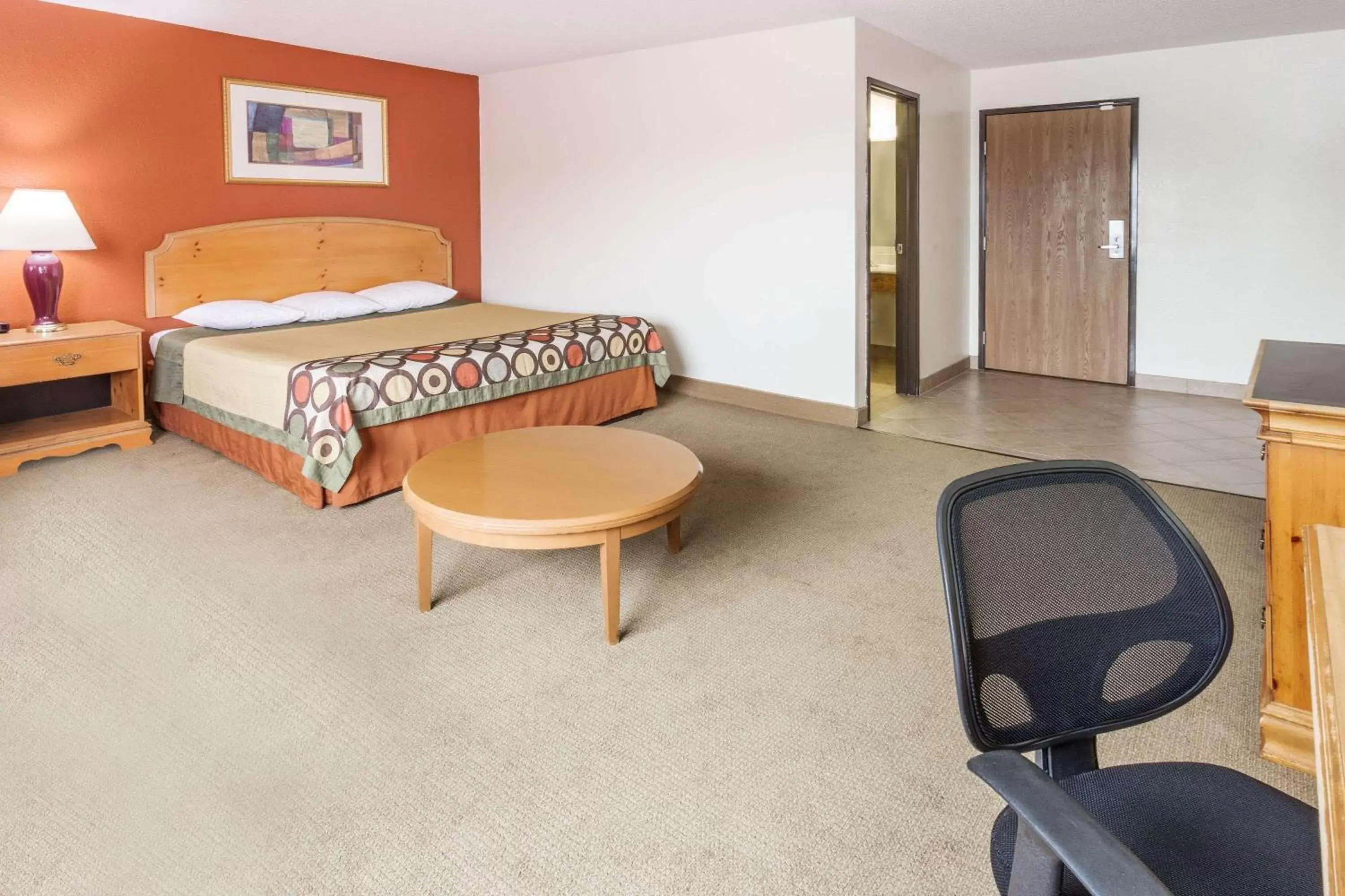 Photo of the whole room, Bed in Super 8 by Wyndham Elgin