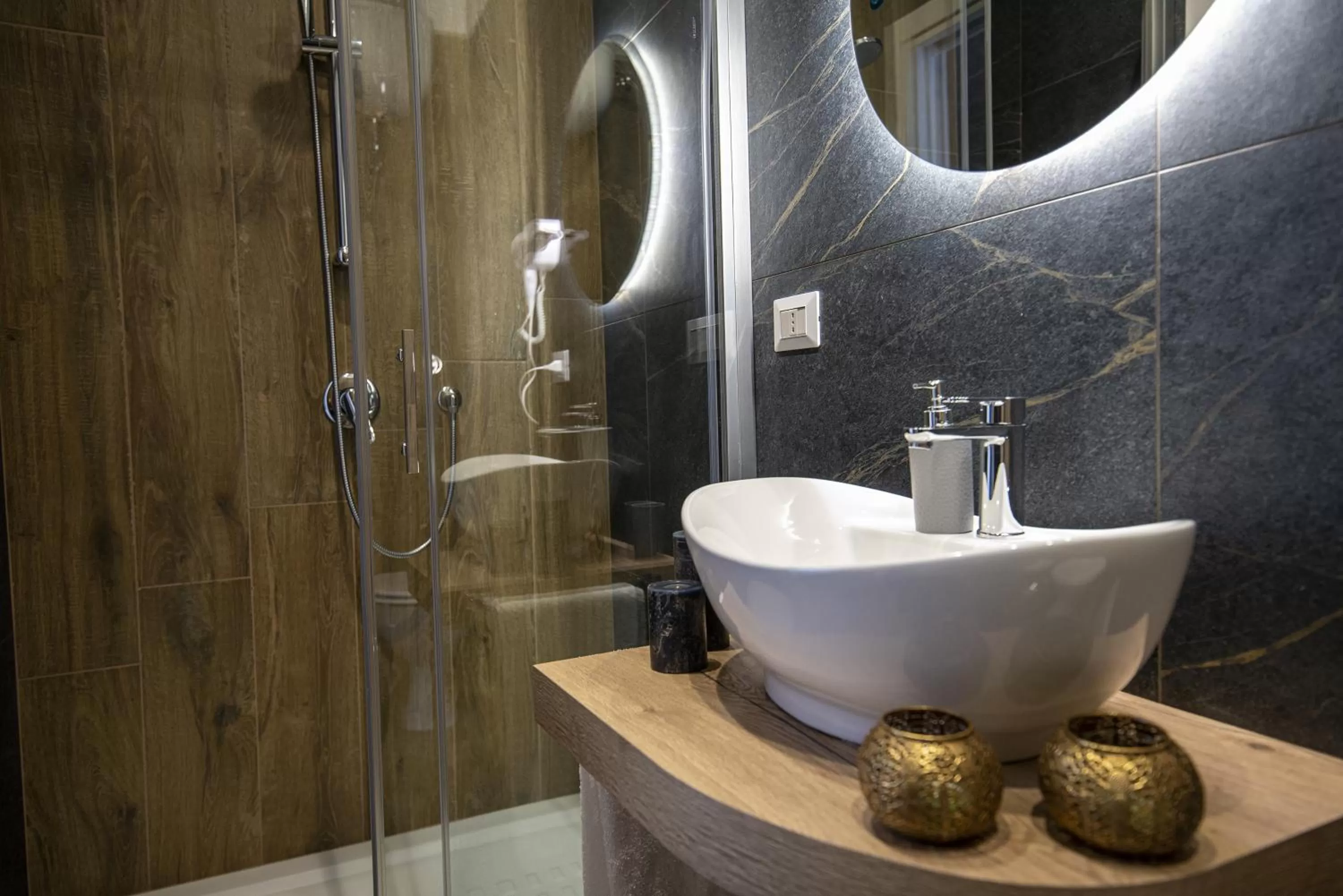 Shower, Bathroom in VIVI A NAPOLI