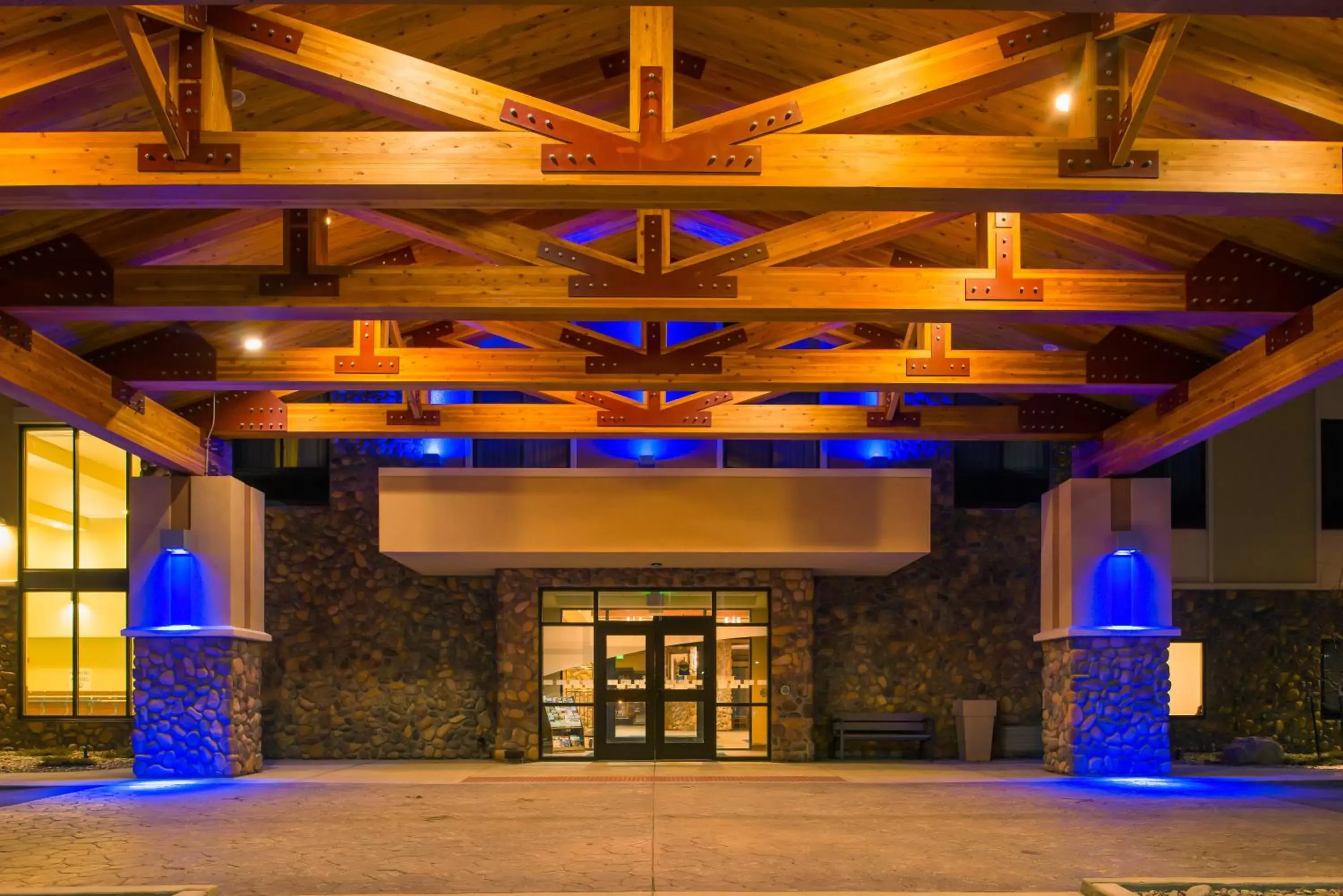 Facade/entrance in Glacier Peaks Hotel