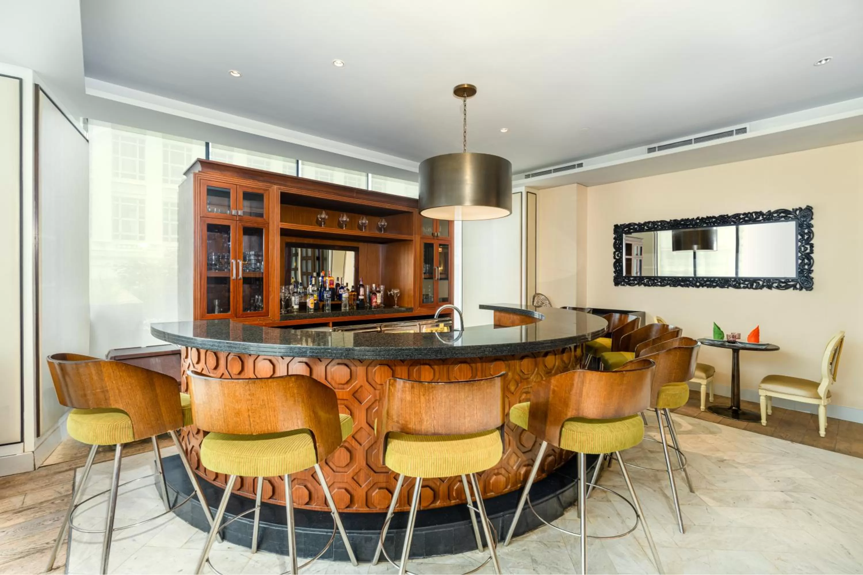 Lounge or bar in Mövenpick Hotel Colombo