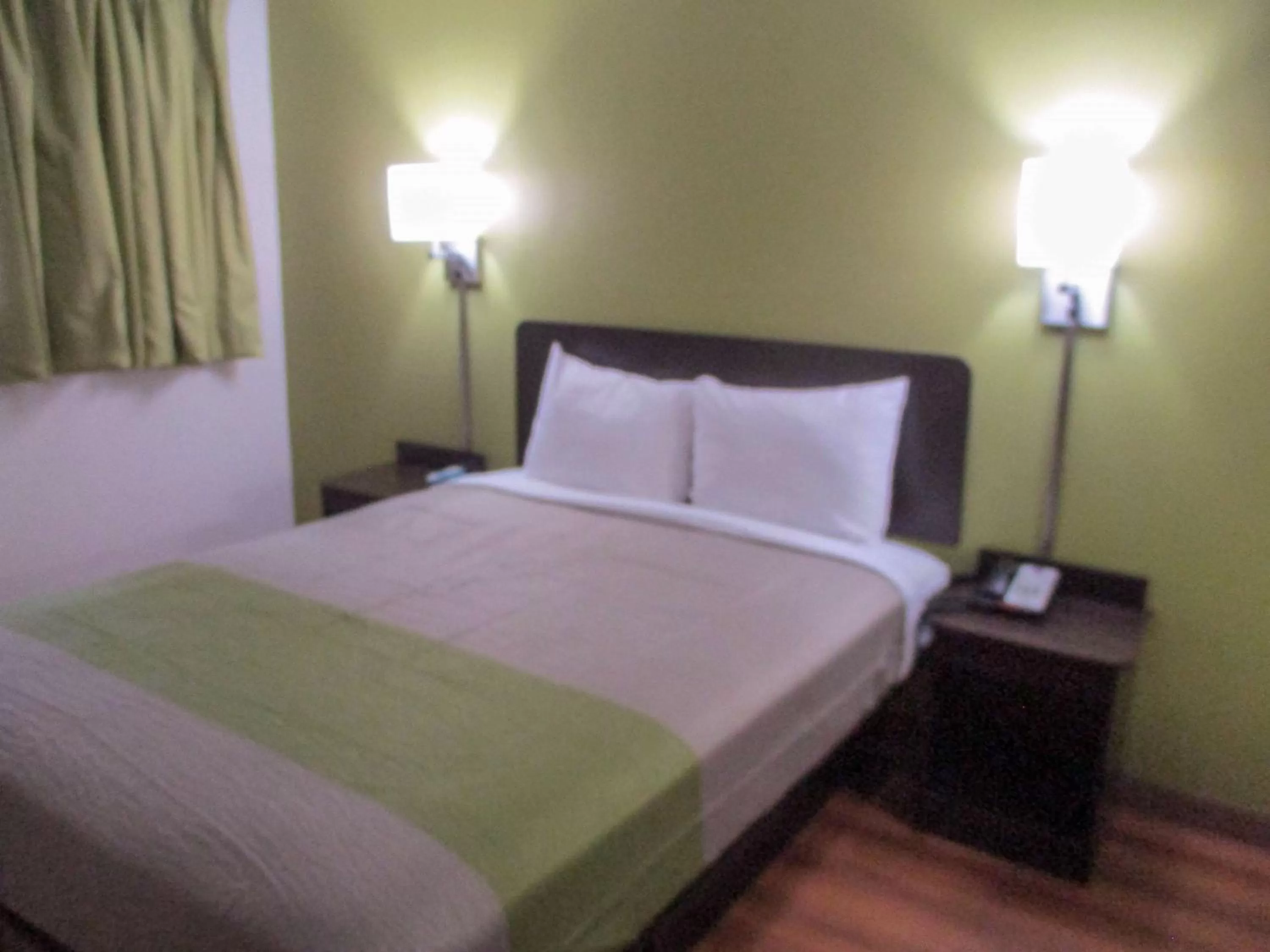 Photo of the whole room, Bed in Motel 6-North Olmsted, OH - Cleveland