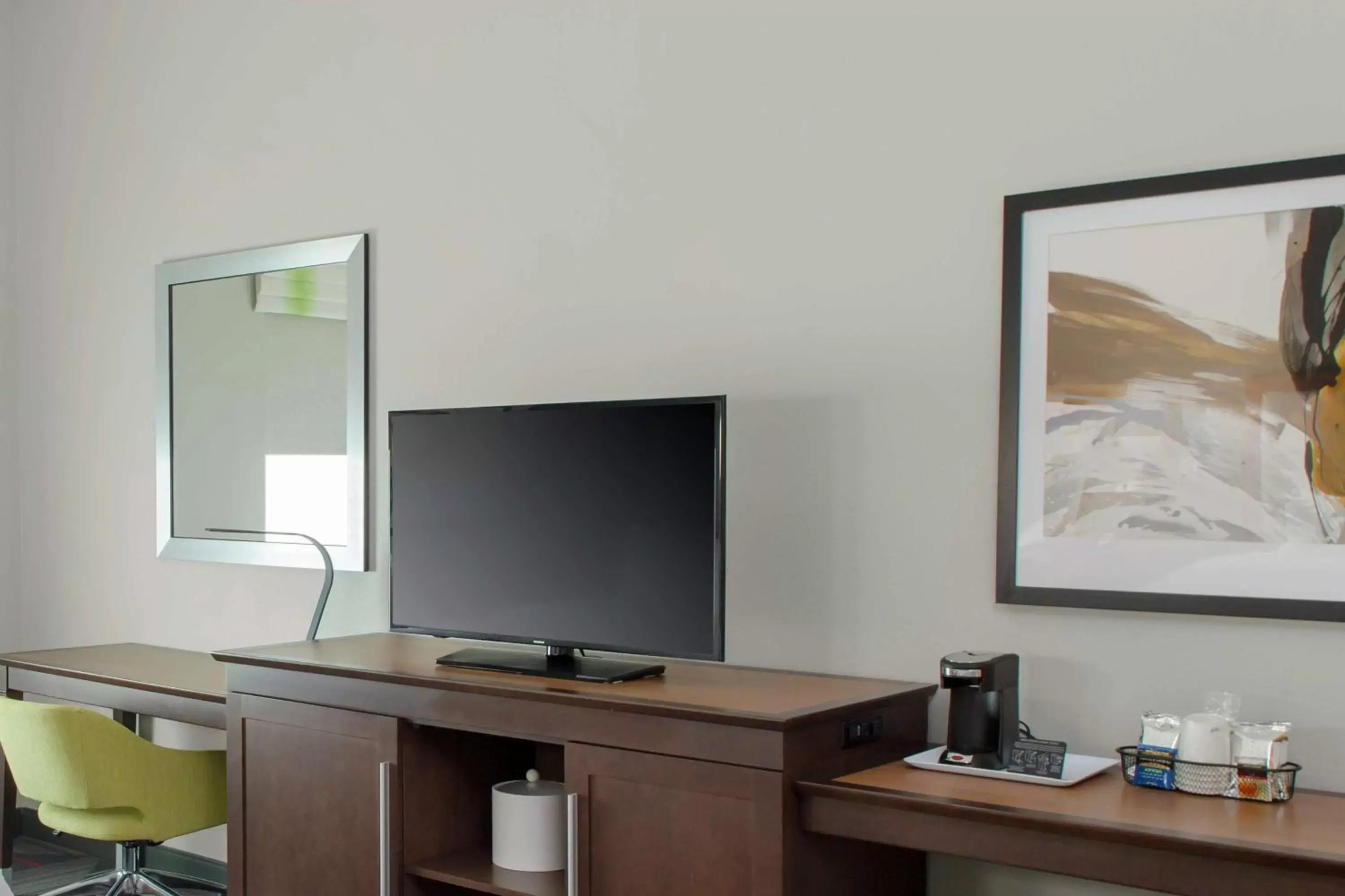 Bedroom in Hampton Inn & Suites Columbus Scioto Downs Bedroom in Hampton Inn & Suites Columbus Scioto Downs