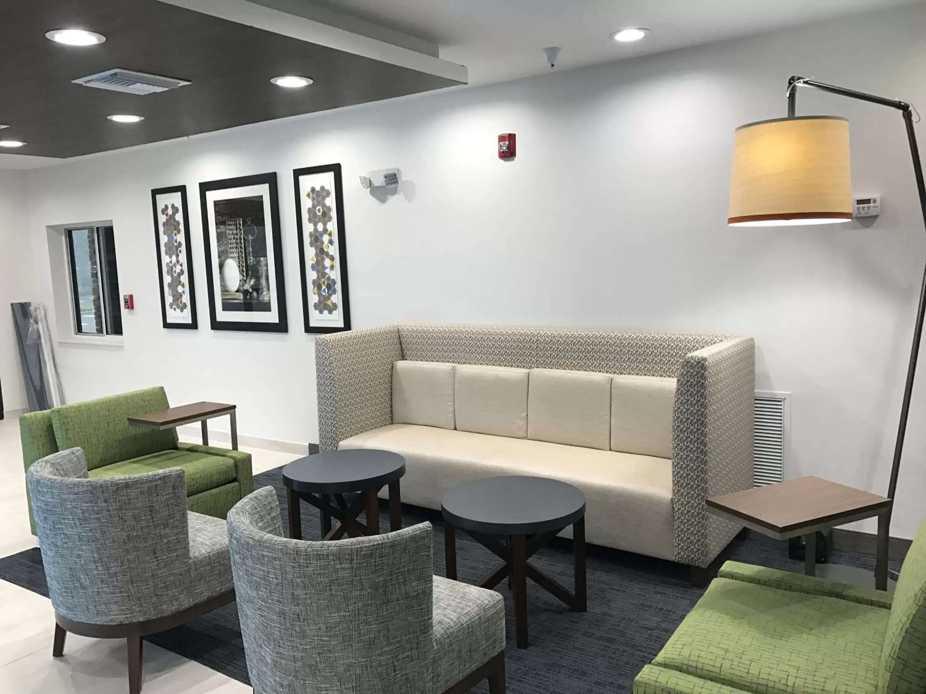 Property building, Seating Area in Holiday Inn Express - Naples South - I-75, an IHG Hotel