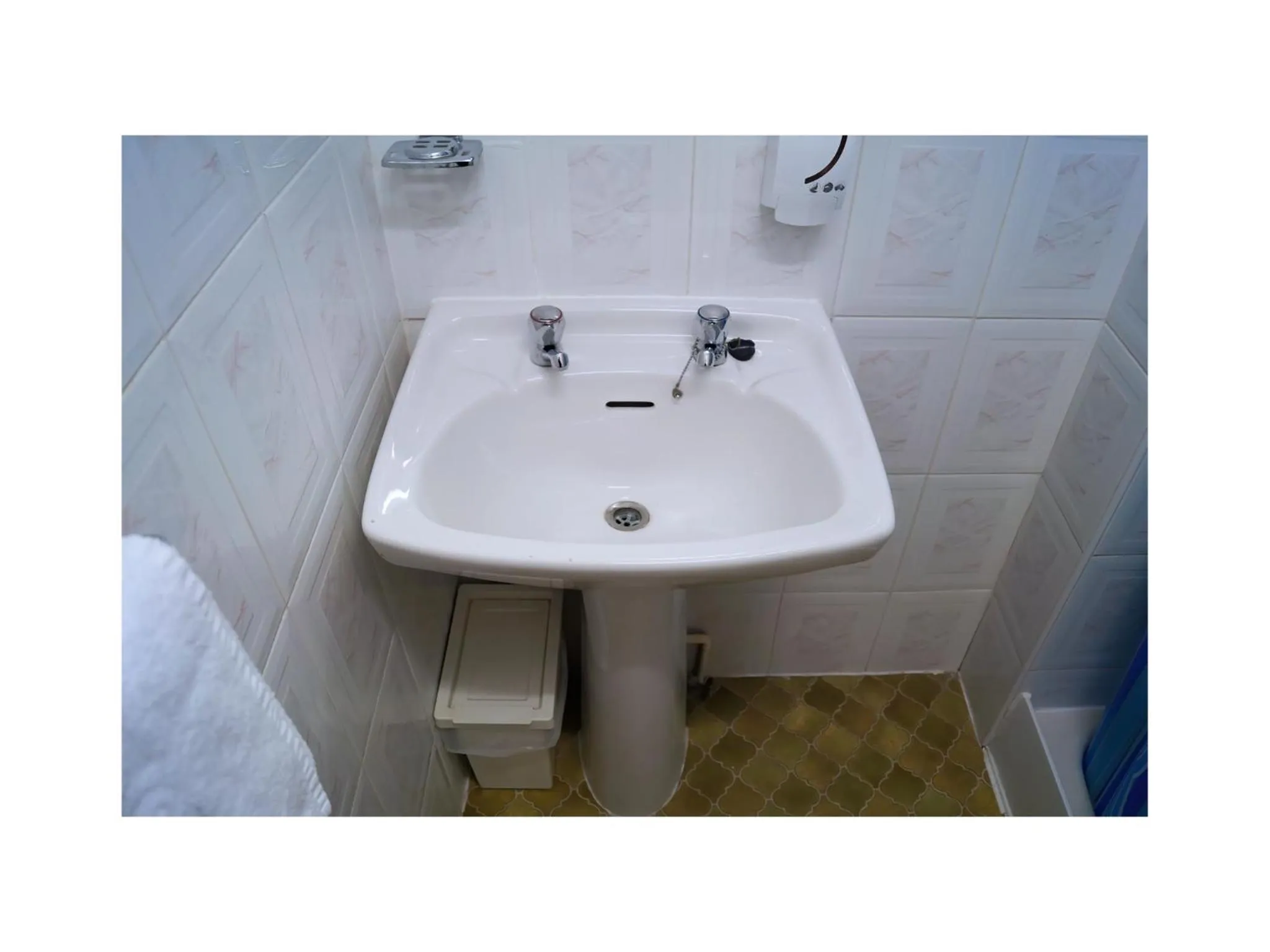 Bathroom in Bedford Hotel