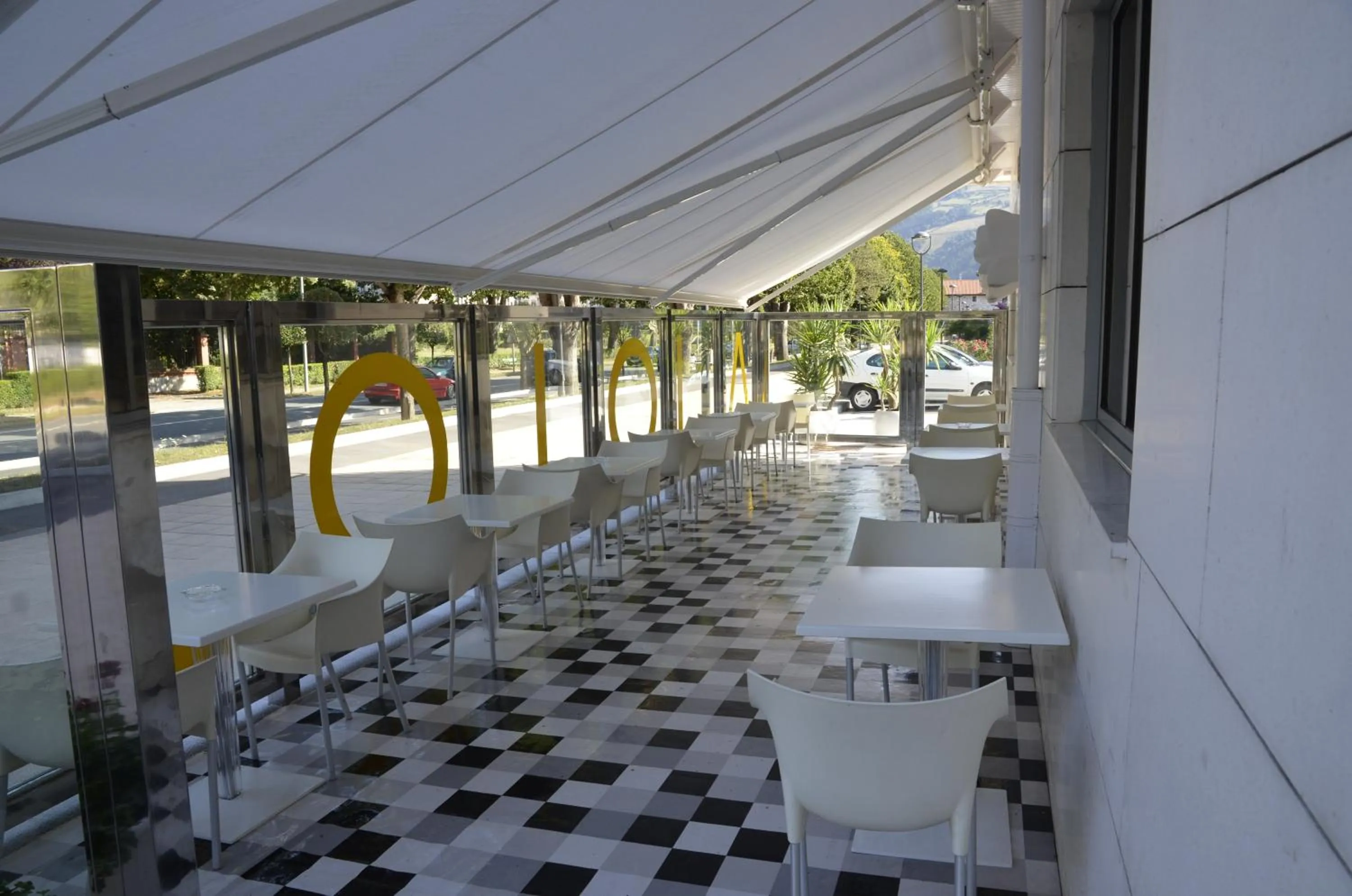 Restaurant/places to eat in Hotel Loiola