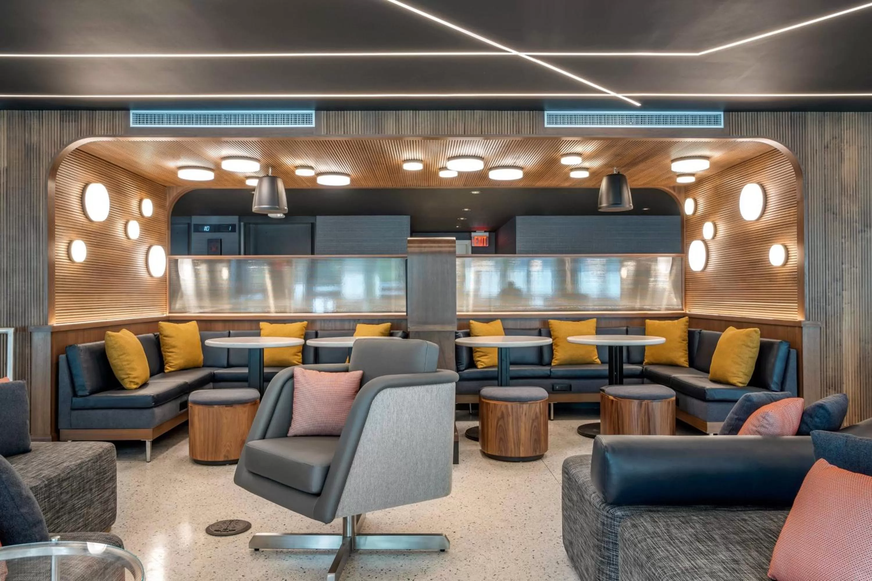 Lobby or reception in Courtyard by Marriott Washington, DC Dupont Circle