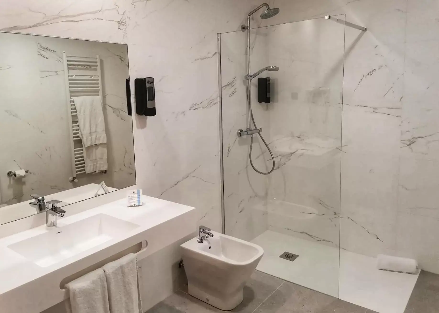 Shower, Bathroom in Hotel Zentral Mayoral