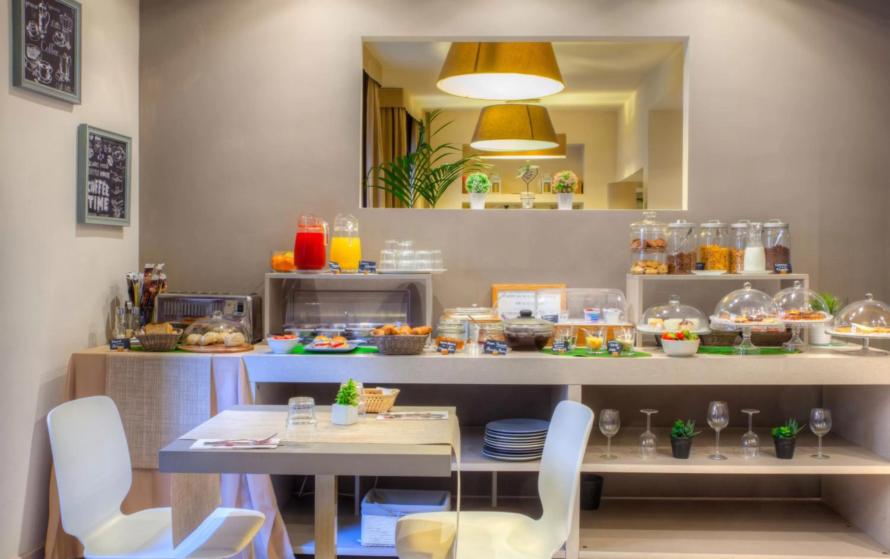 Dining area in Hotel Ares Milano