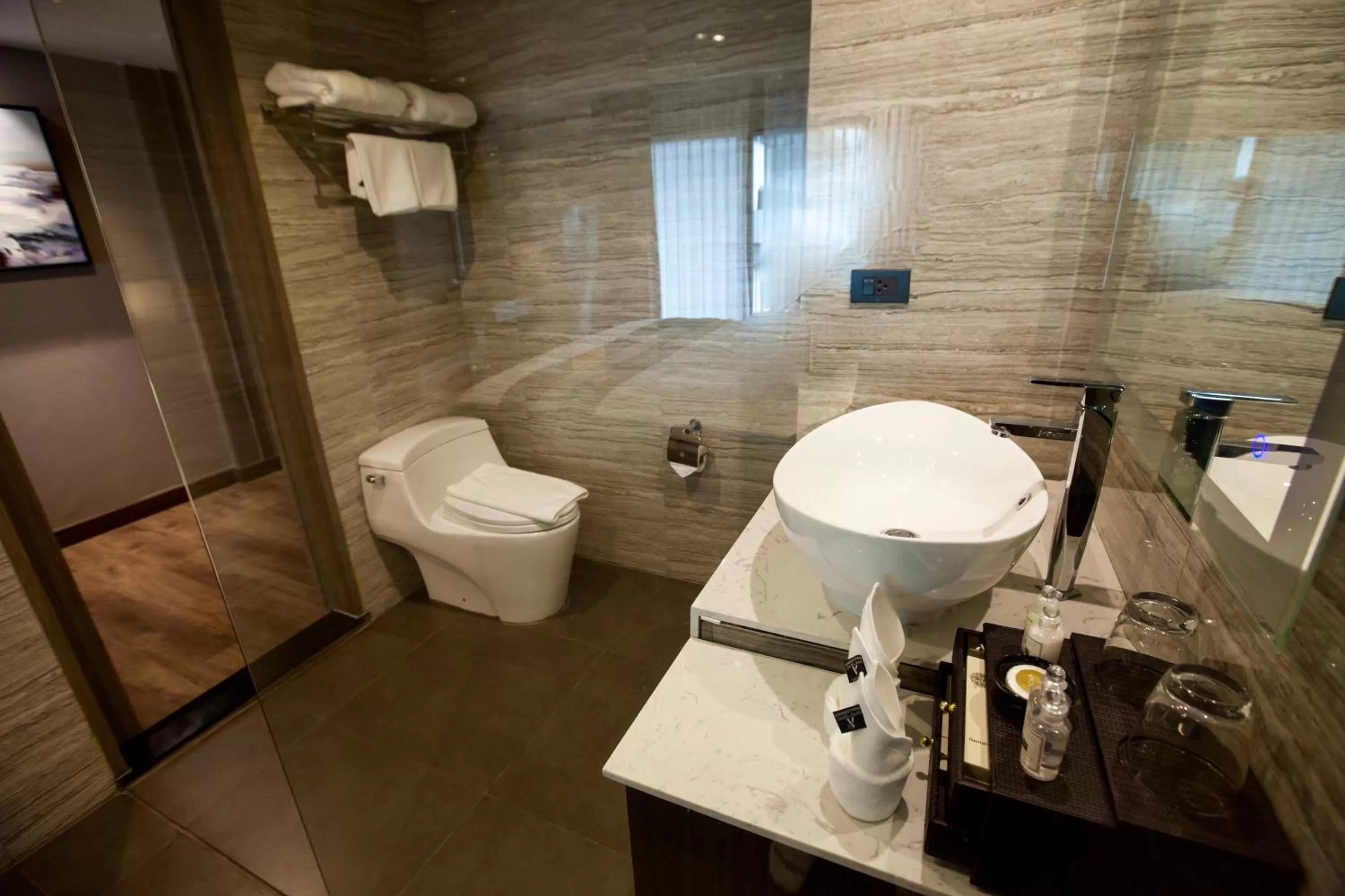 Bathroom in Arte Hotel - SHA Extra Plus