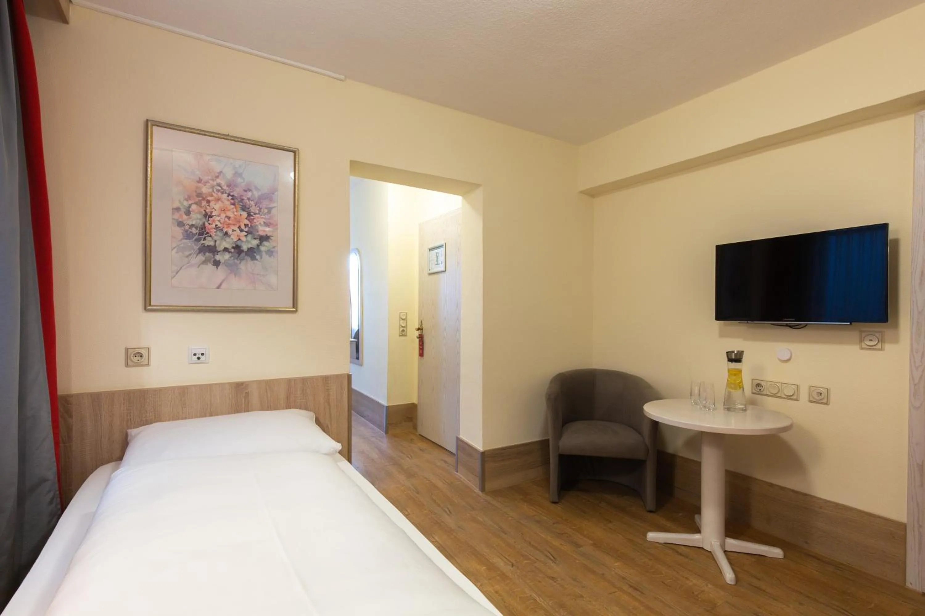 Photo of the whole room, Bed in Hotel Residence