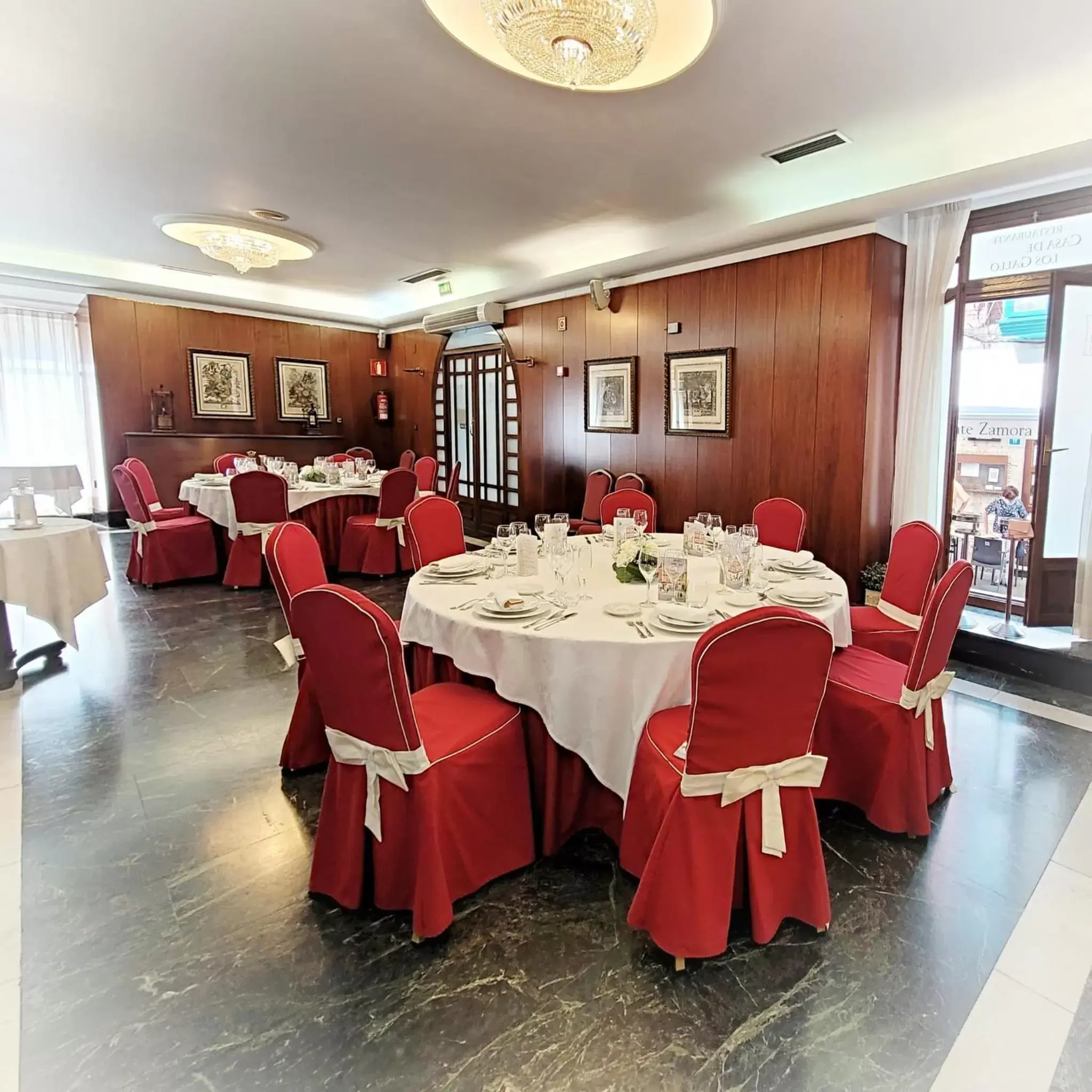 Restaurant/places to eat, Banquet Facilities in Hotel Imperial