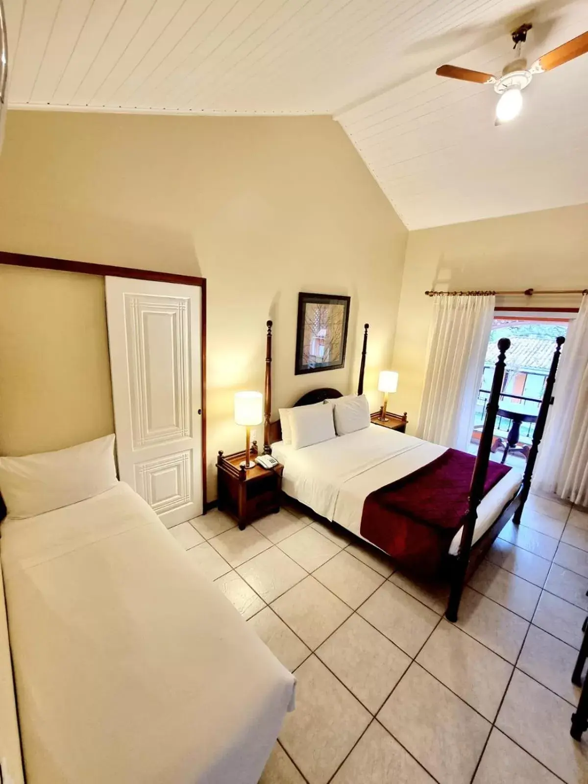 Triple Room with Balcony in Pousada Corsario Buzios Triple Room with Balcony in Pousada Corsario Buzios