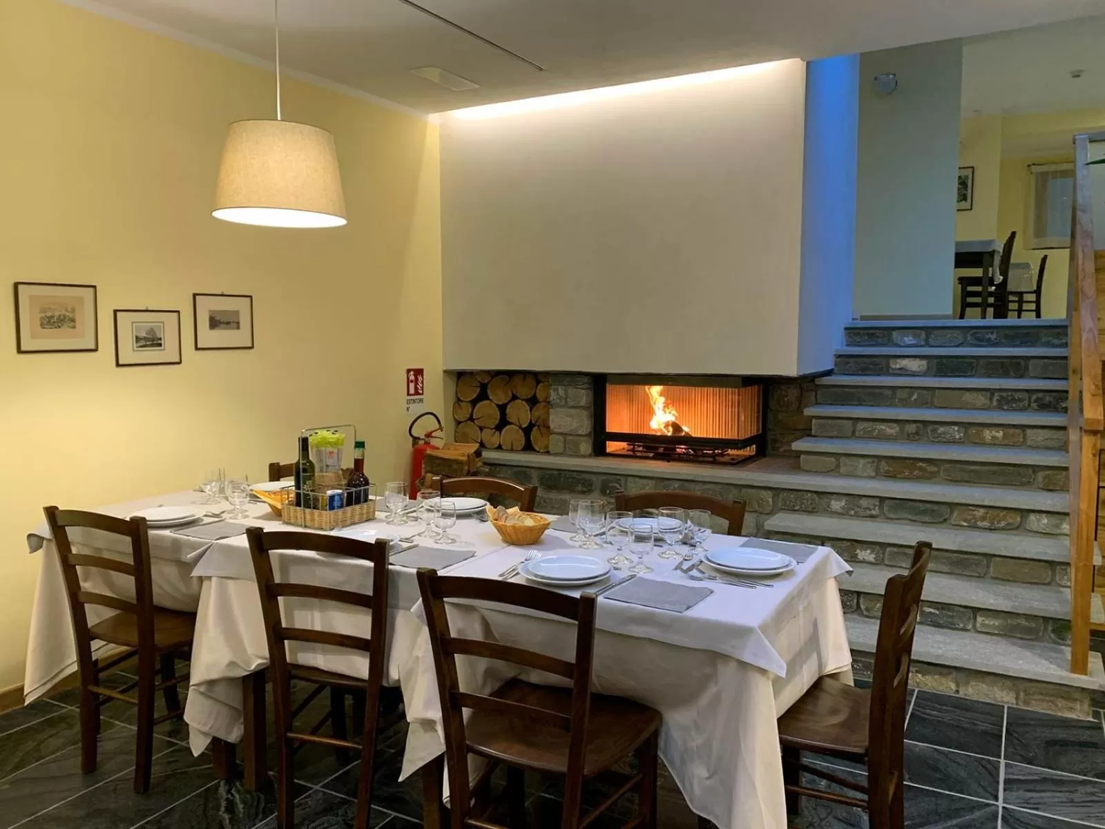 Restaurant/places to eat in Hotel Aigle
