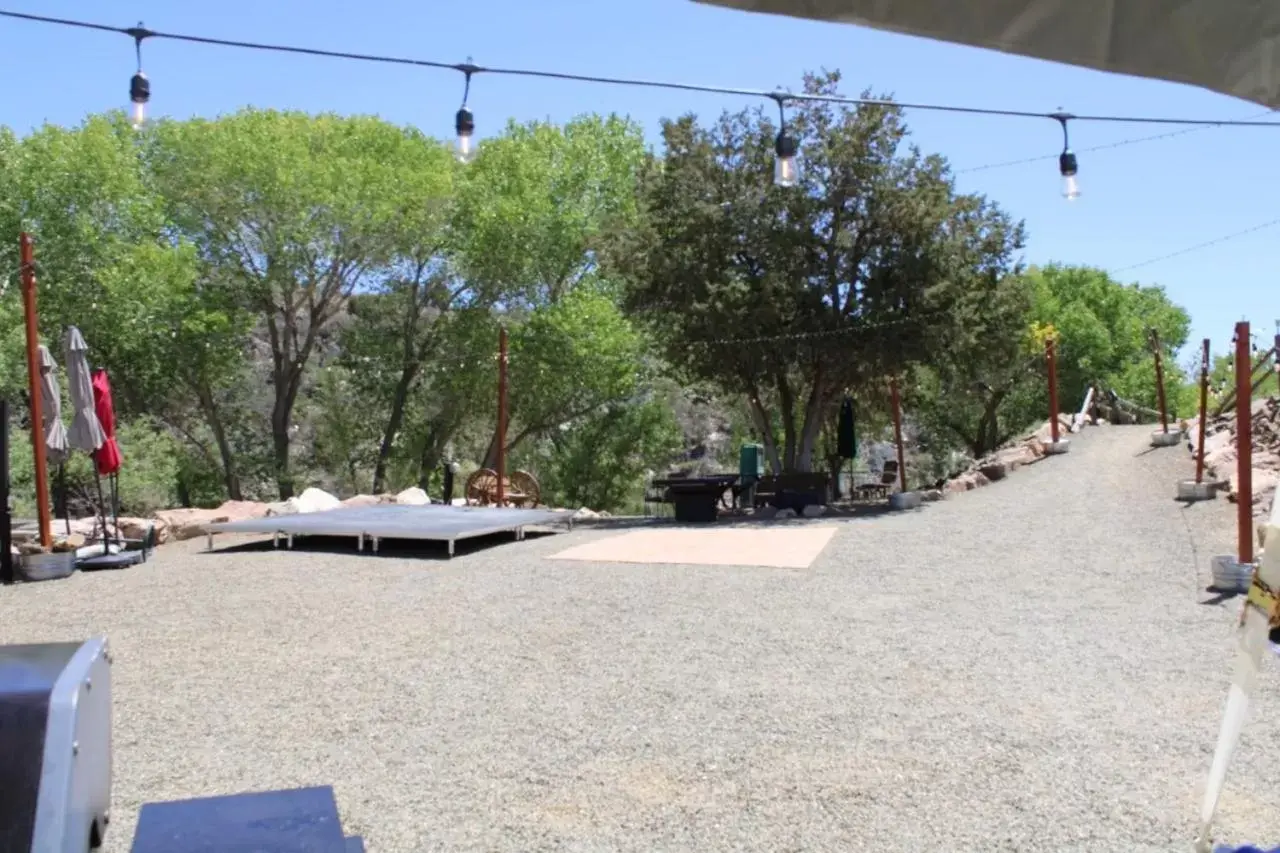 Restaurant/places to eat in Creekside Lodge and Cabins Restaurant/places to eat in Creekside Lodge and Cabins