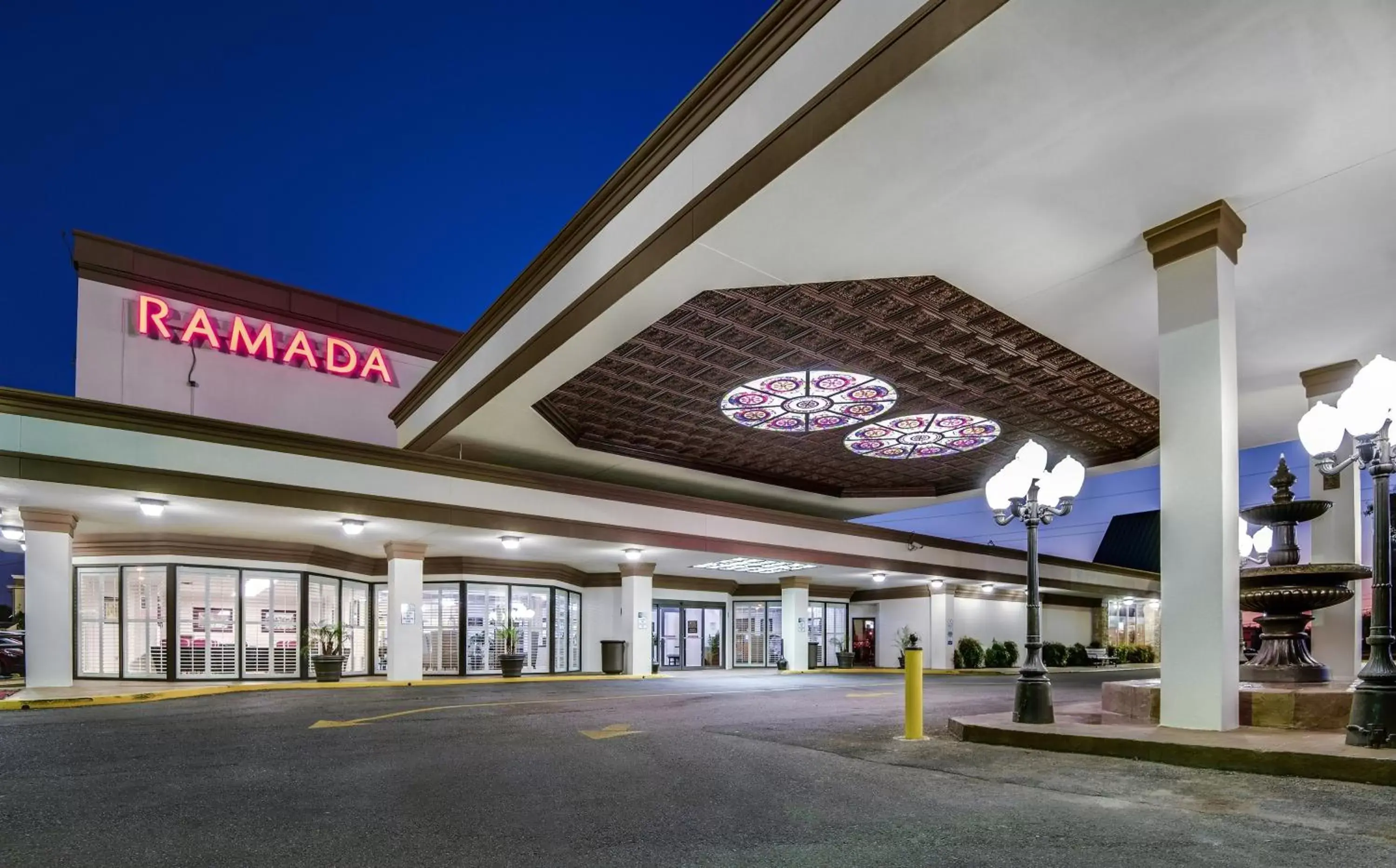 Facade/entrance in Ramada by Wyndham Metairie New Orleans Airport