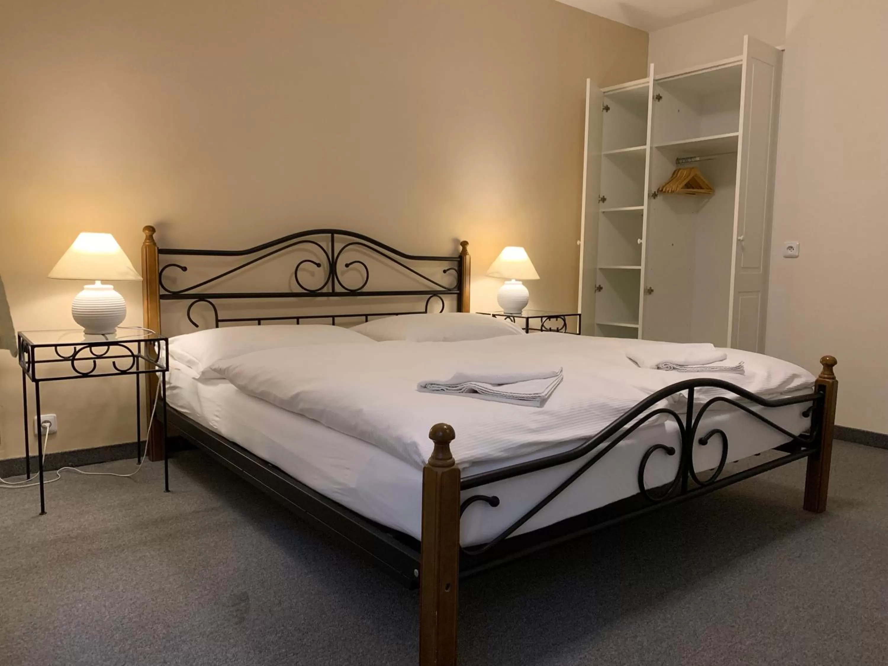 Bedroom, Bed in Apartma La Provence