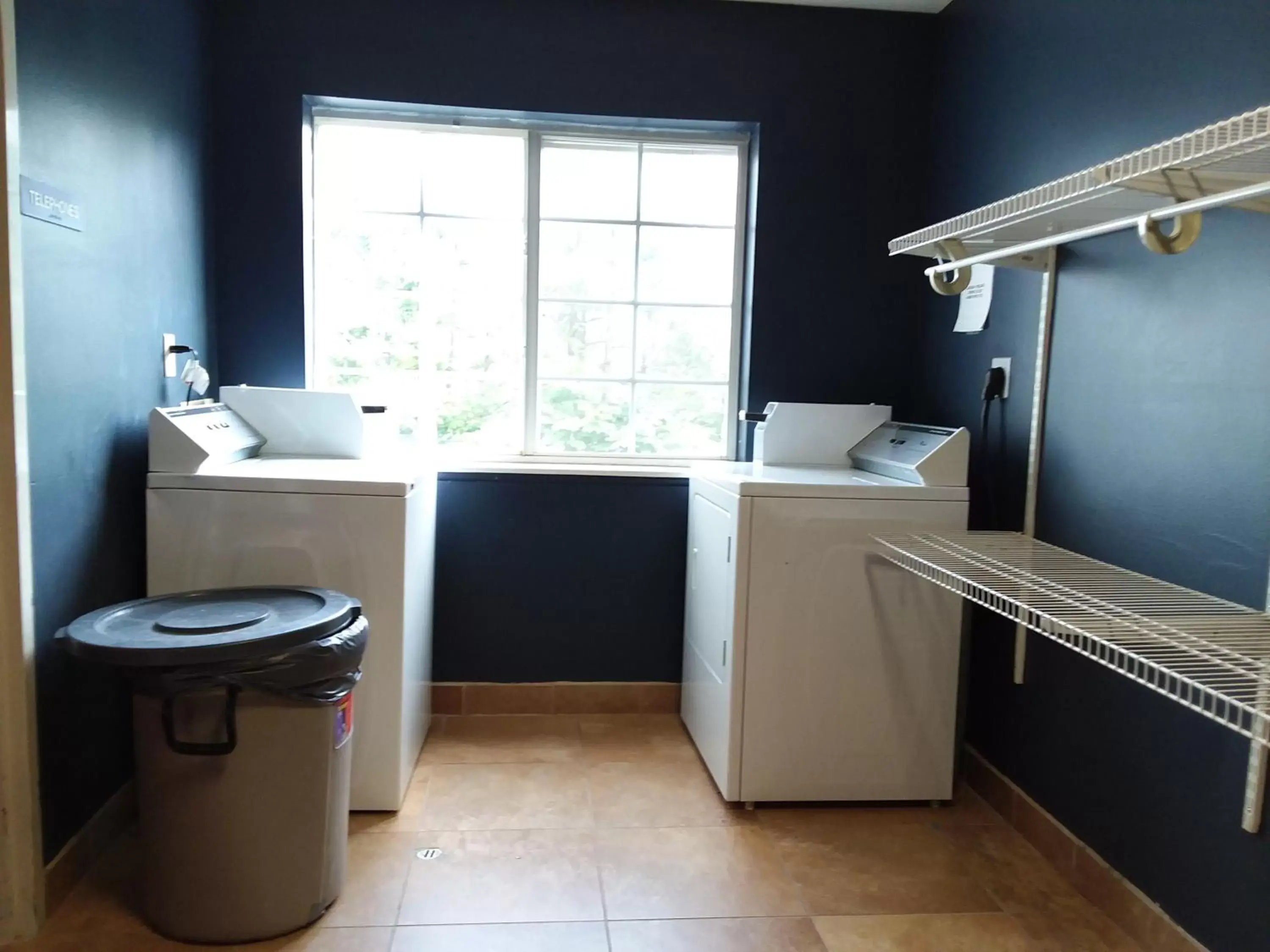 Area and facilities, Kitchen/Kitchenette in Microtel Inn & Suites by Wyndham Hillsborough
