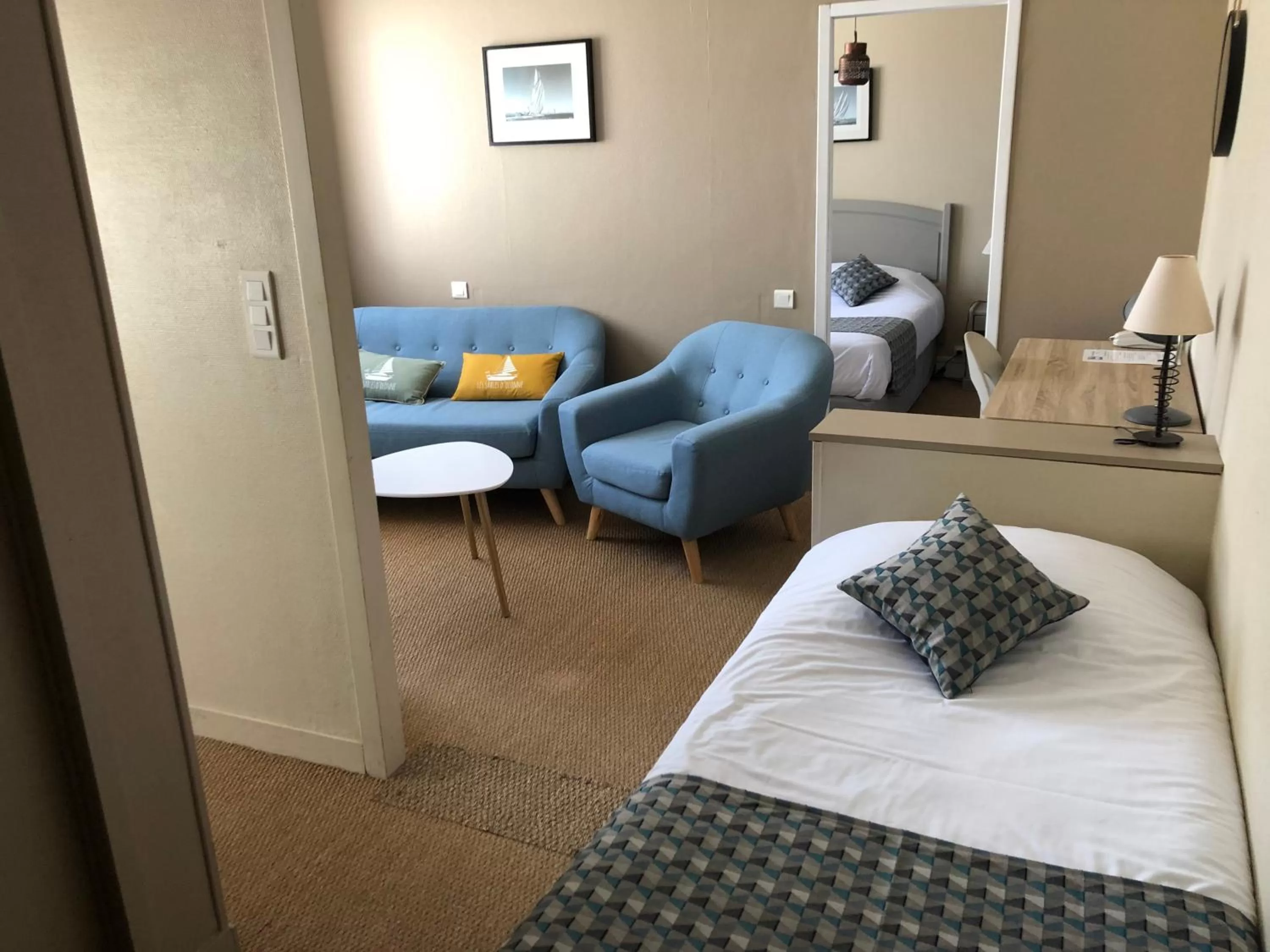 Bed, Seating Area in Maison Richet