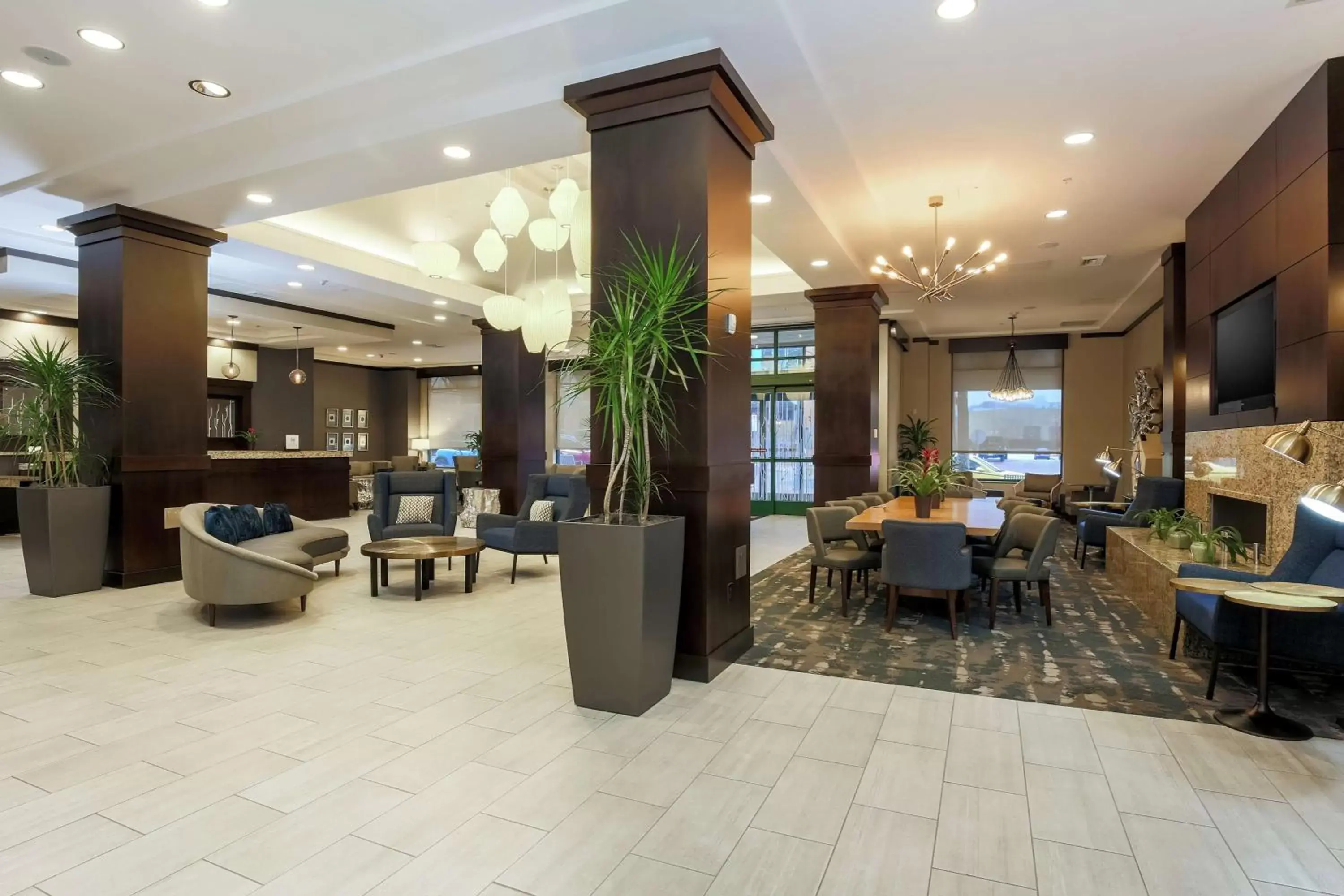 Lobby or reception, Lounge/Bar in Hilton Garden Inn Shirlington