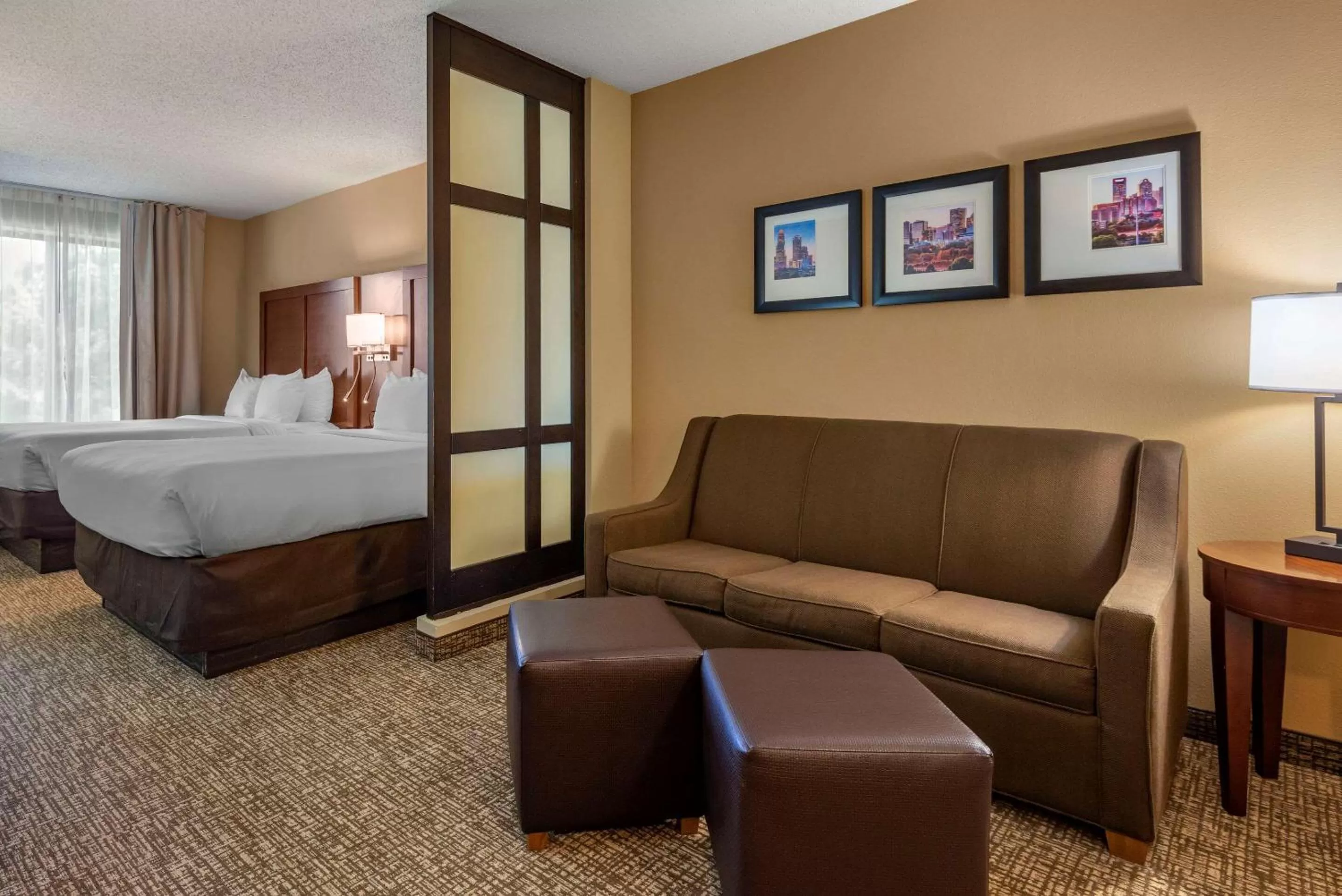 Bedroom, Bed in Comfort Suites Huntersville near Lake Norman