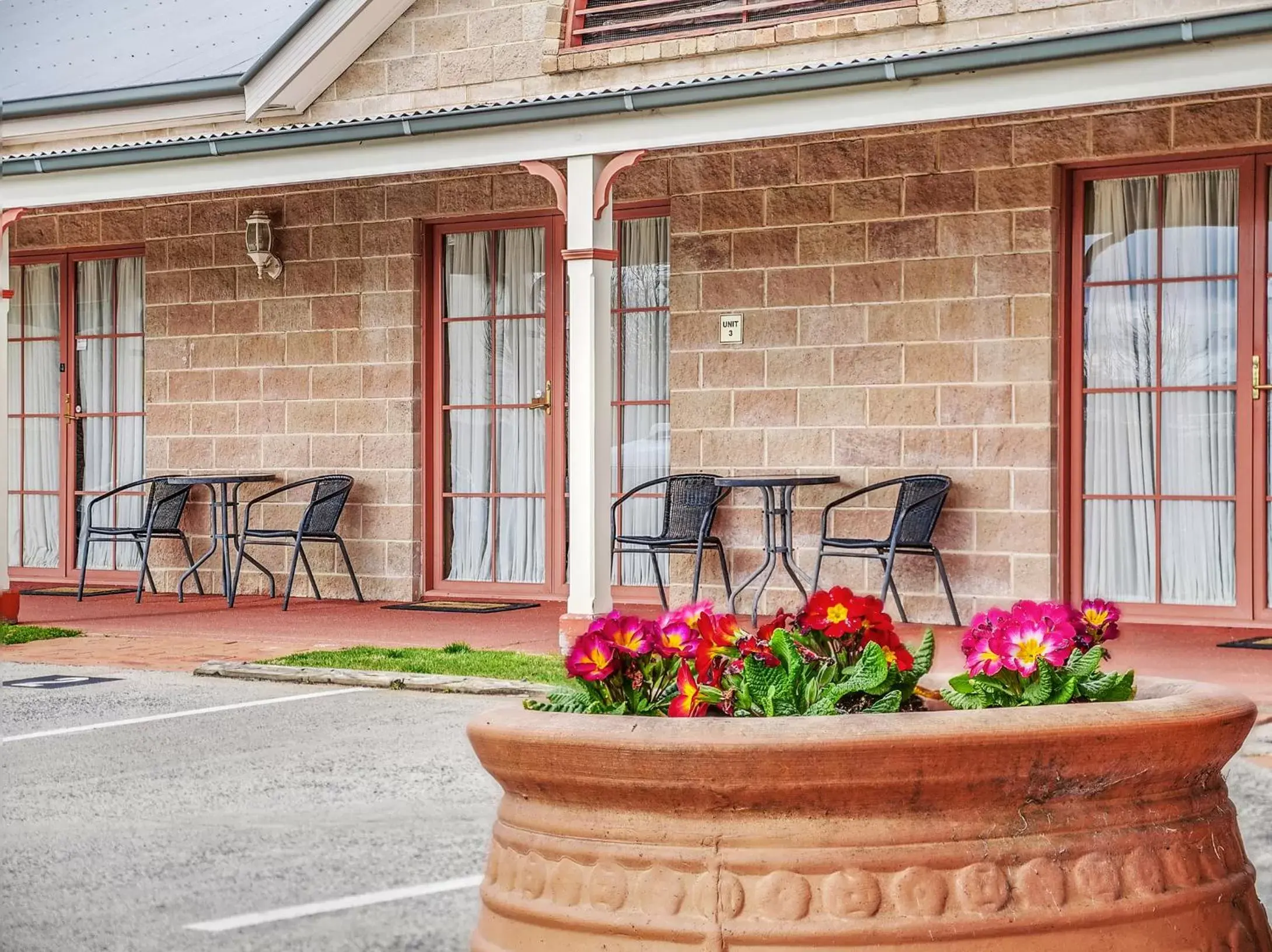 Property building in Bowen Inn Motel