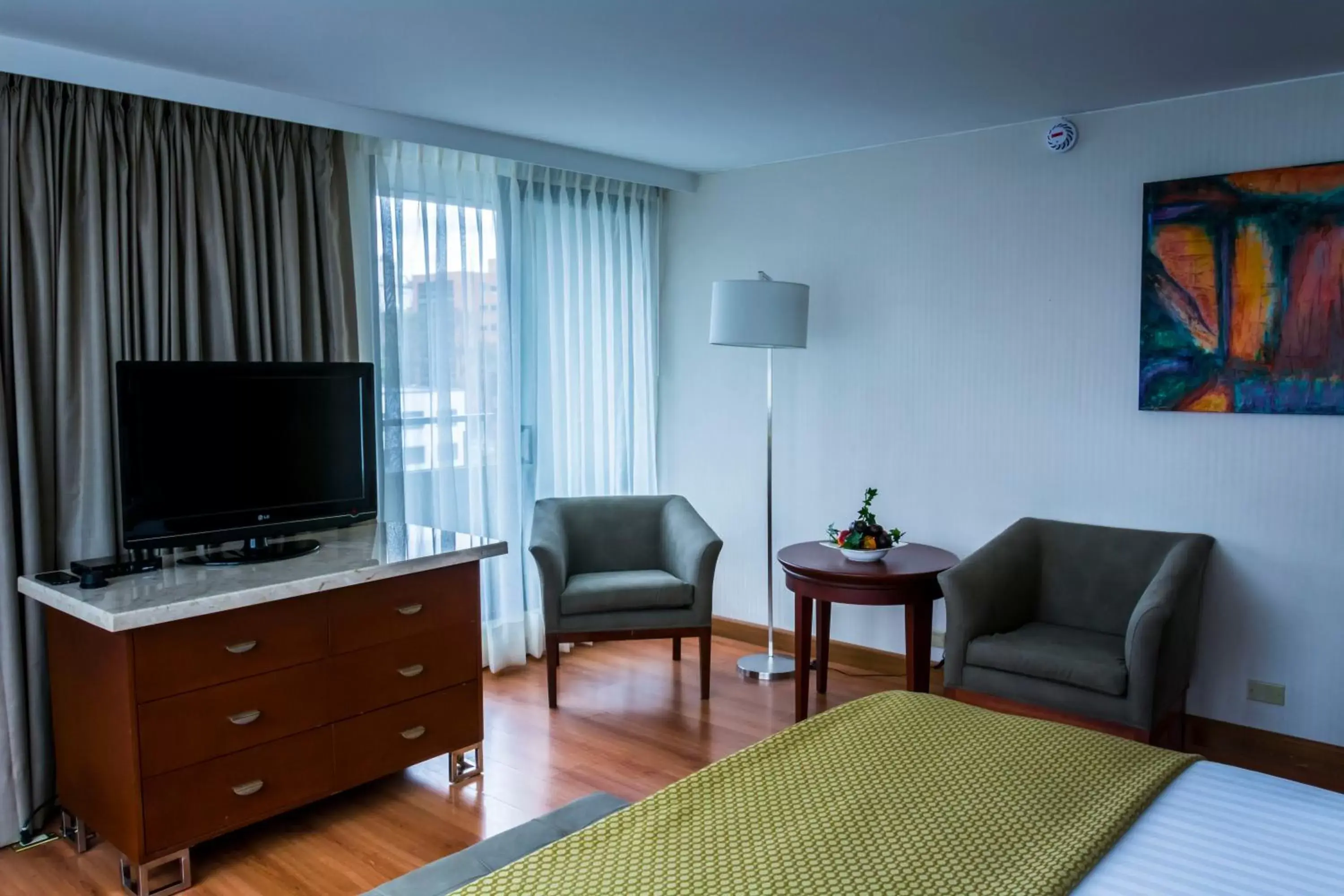 Bedroom, TV/Entertainment Center in Bogota Plaza Hotel