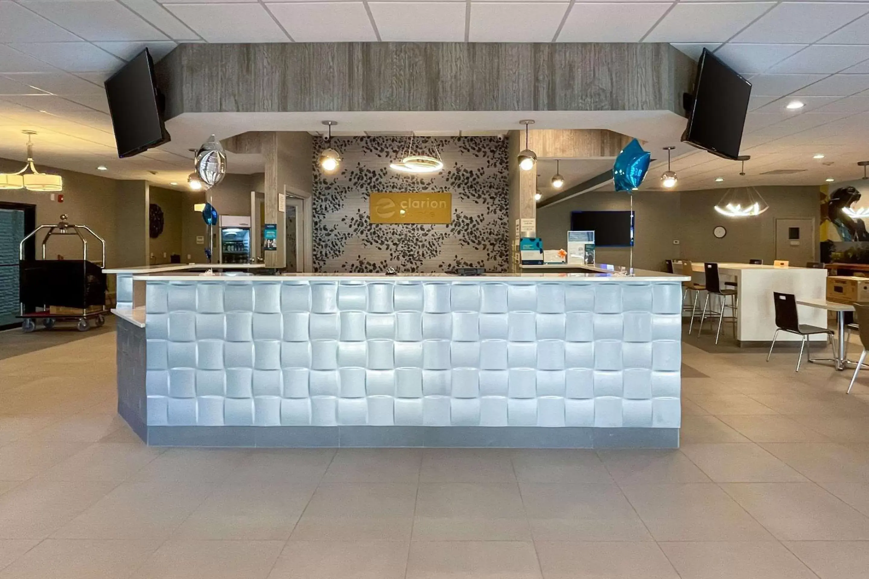 Lobby or reception in Clarion Pointe Near University