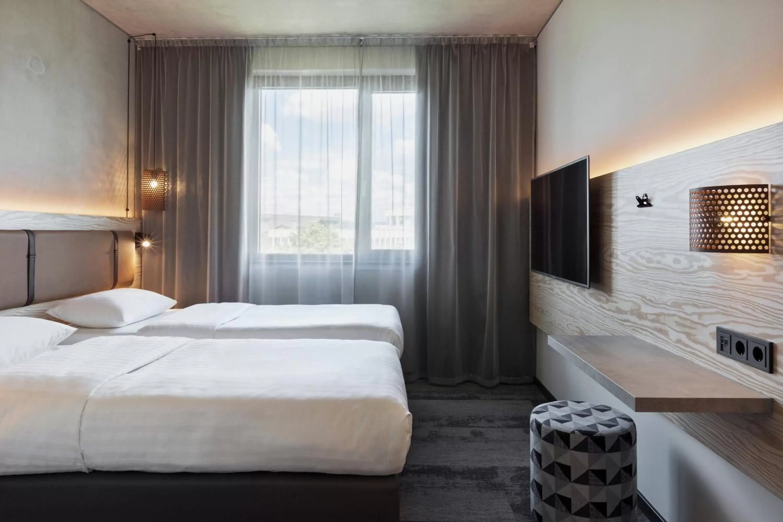 Photo of the whole room, Bed in Moxy Frankfurt Airport Kelsterbach