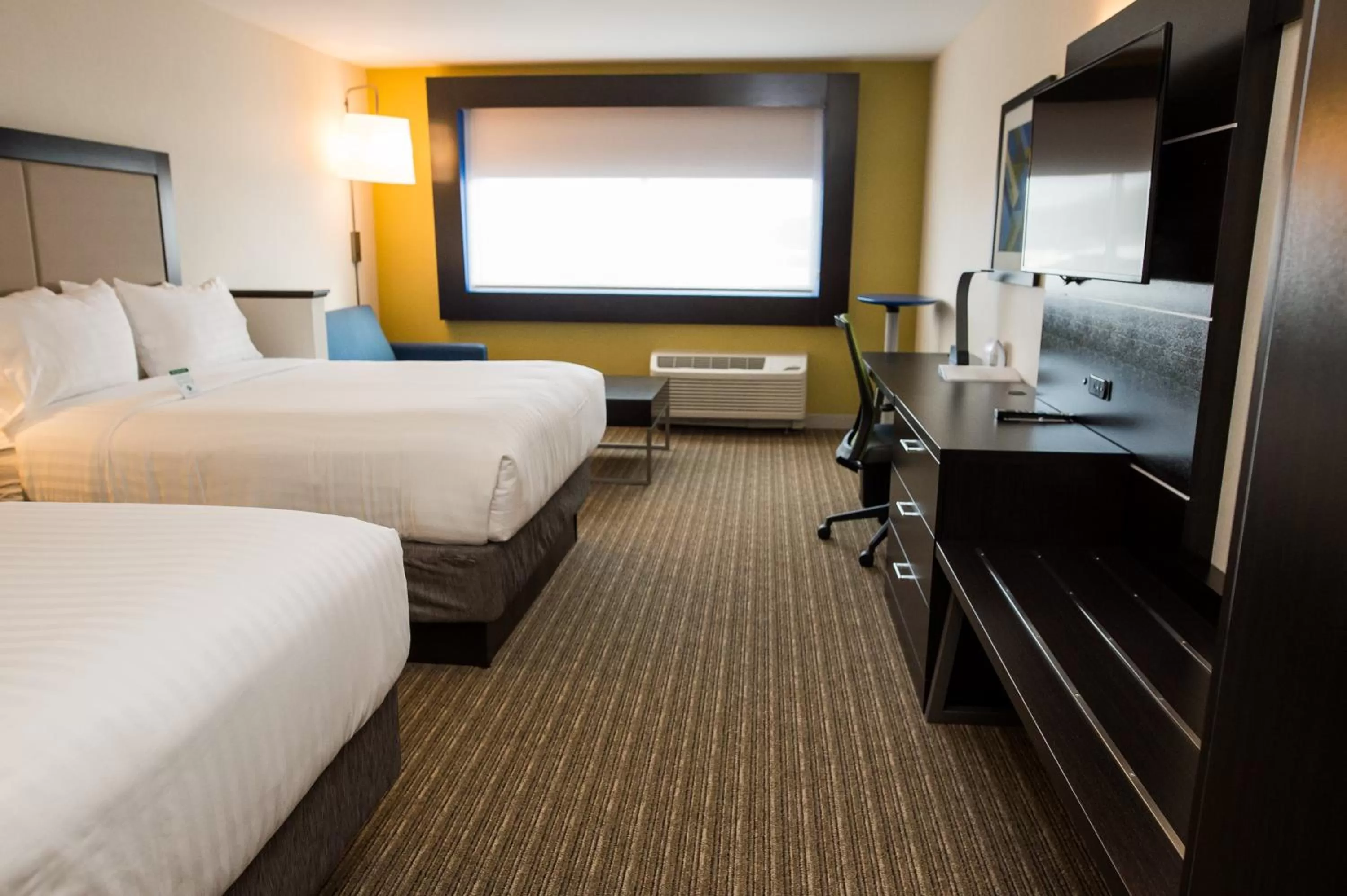 Photo of the whole room, Bed in Holiday Inn Express & Suites - Marietta by IHG