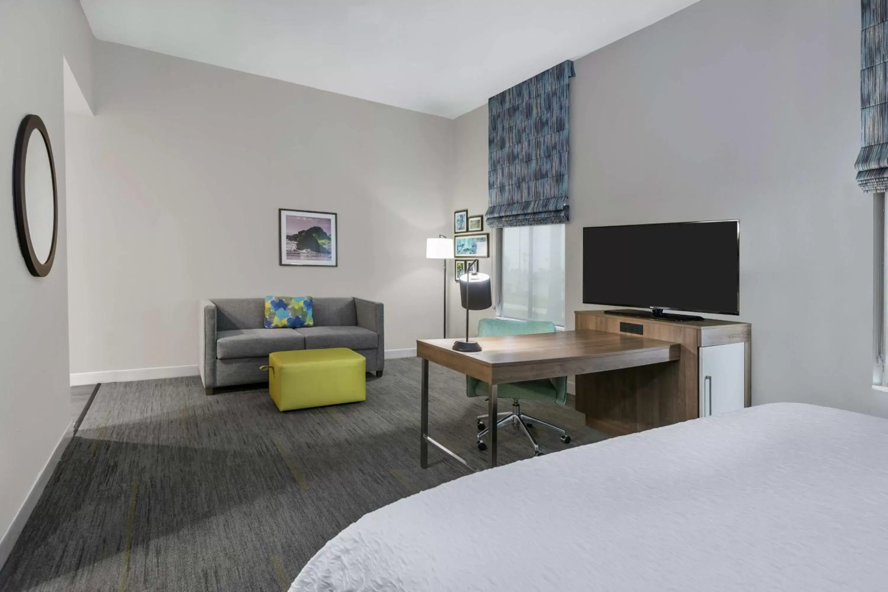 Bedroom, TV/Entertainment Center in Hampton Inn & Suites By Hilton-Corpus Christi Portland,Tx
