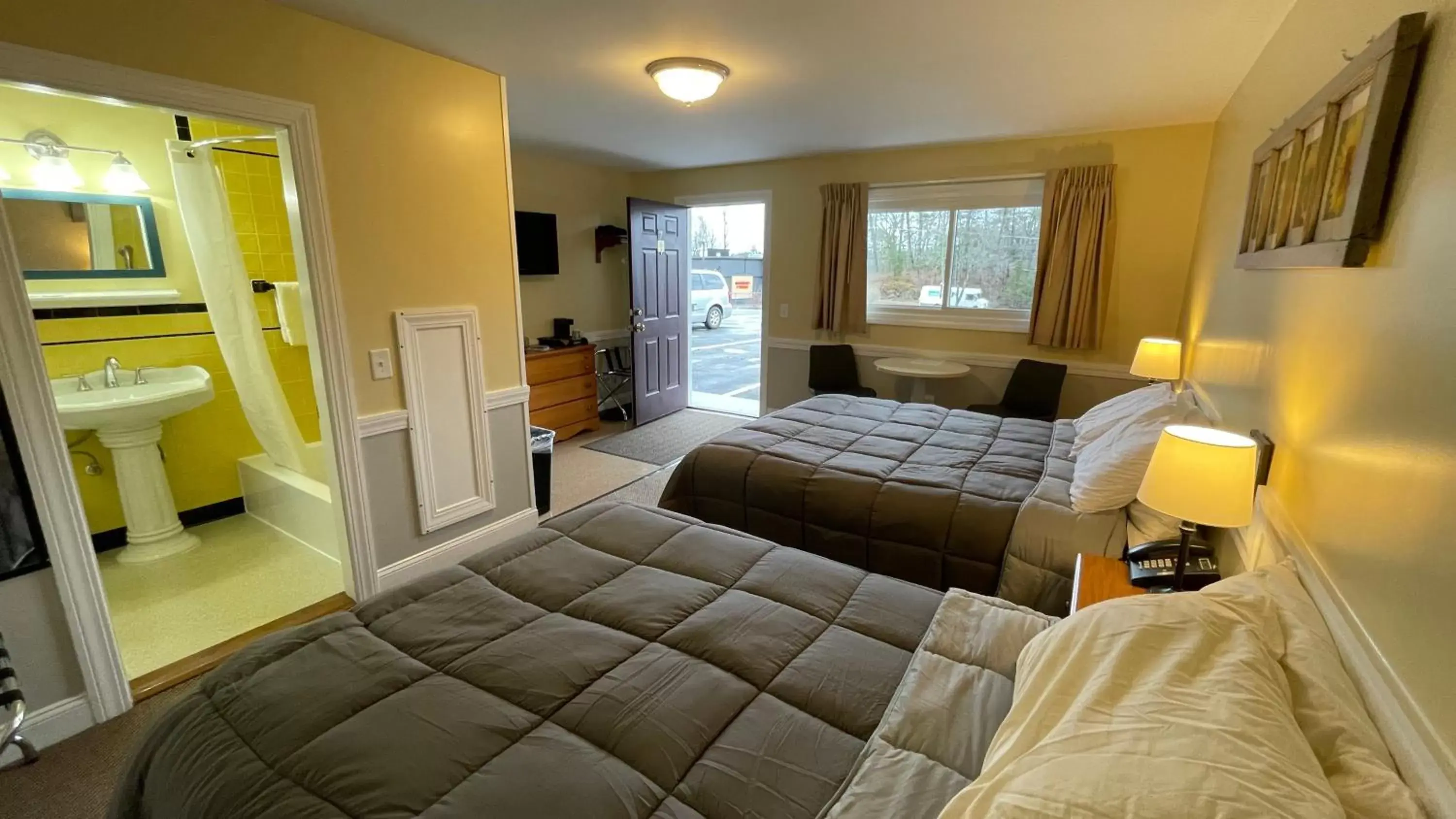 Photo of the whole room, Bed in Bucksport Inn