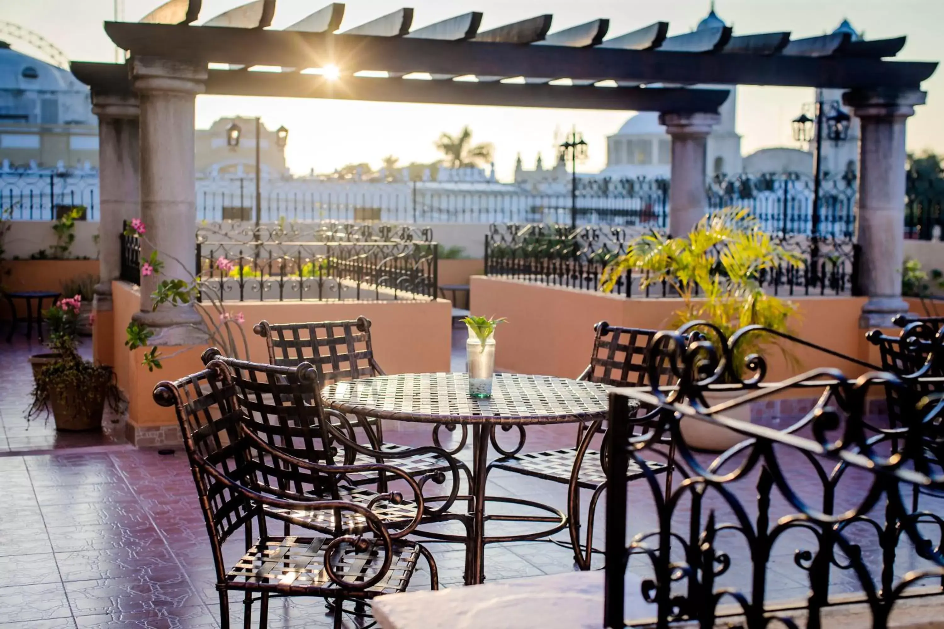 Patio, Restaurant/Places to Eat in Hotel Colonial de Merida